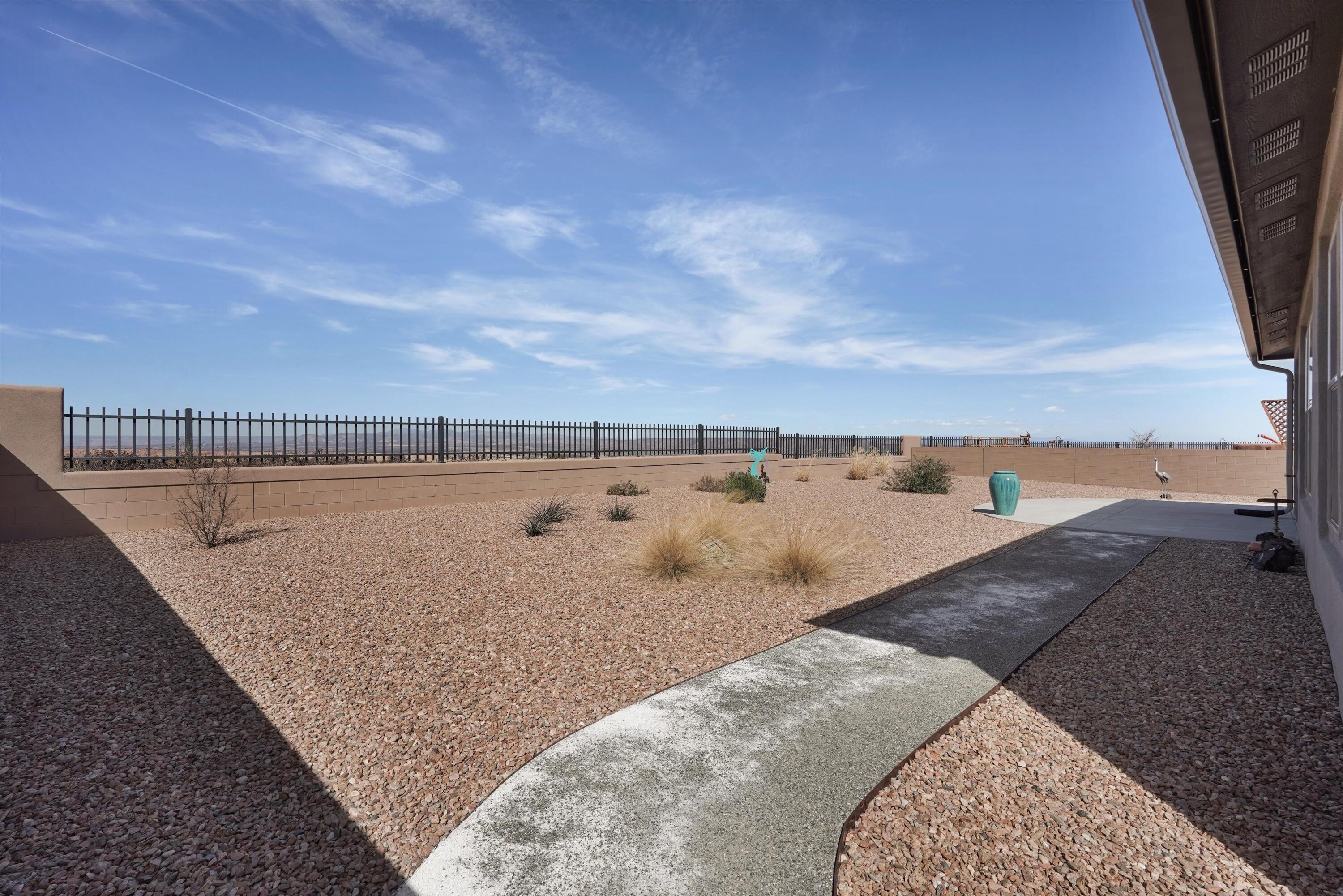 Photo 15 — 2831 Kings Canyon Loop NE