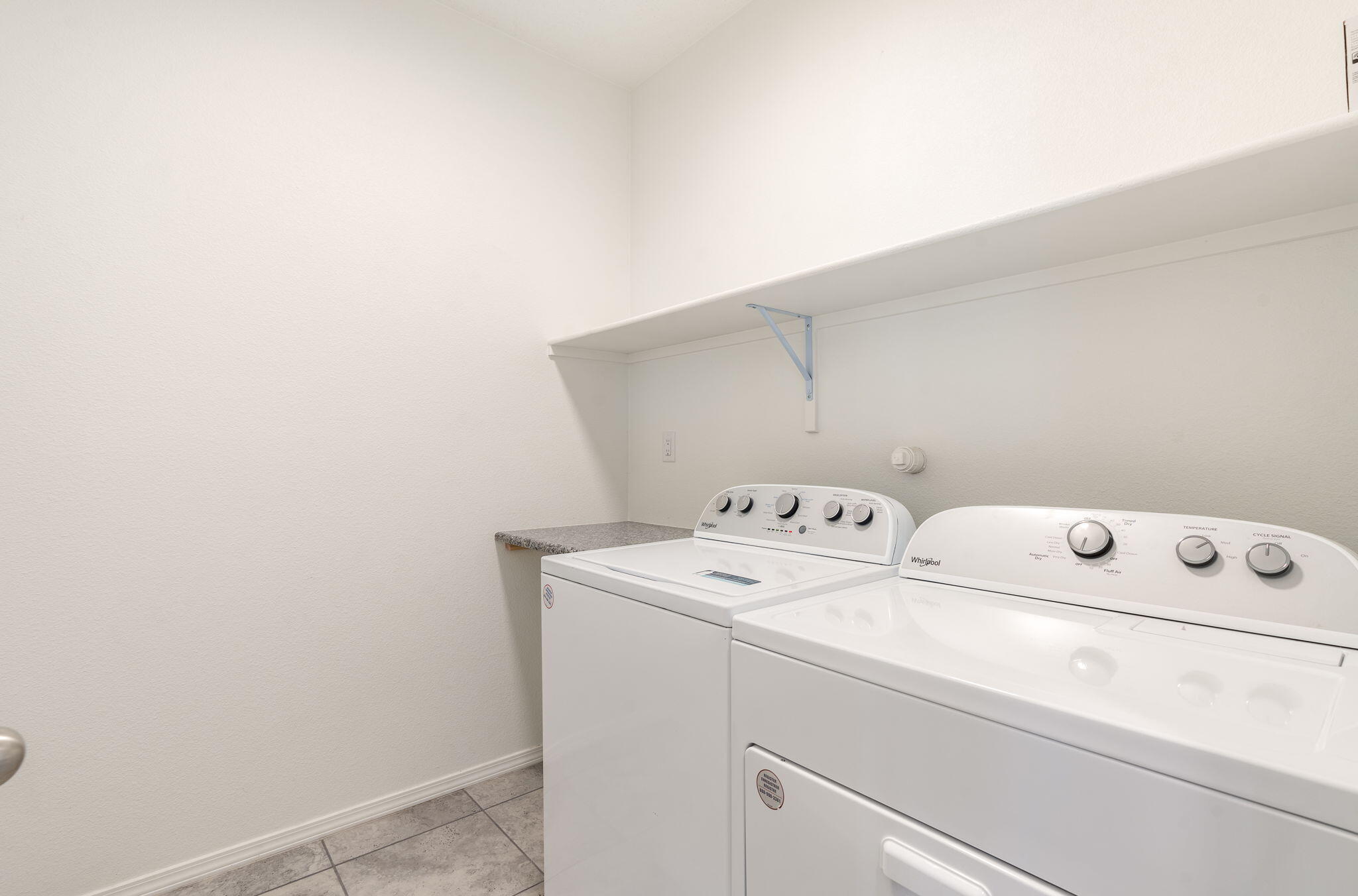 Photo 4 — 3888 Kodiak Road NE
