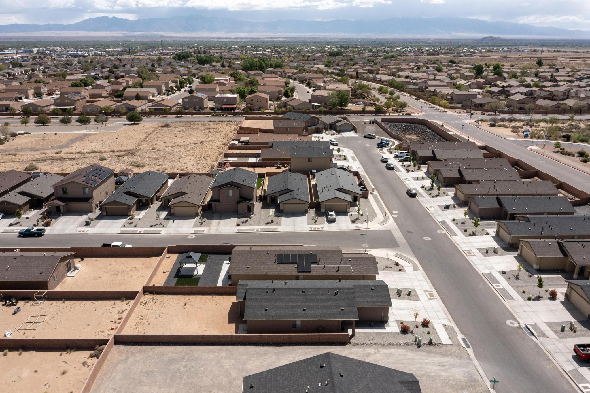 Photo 16 — 410 Hicks Drive SW