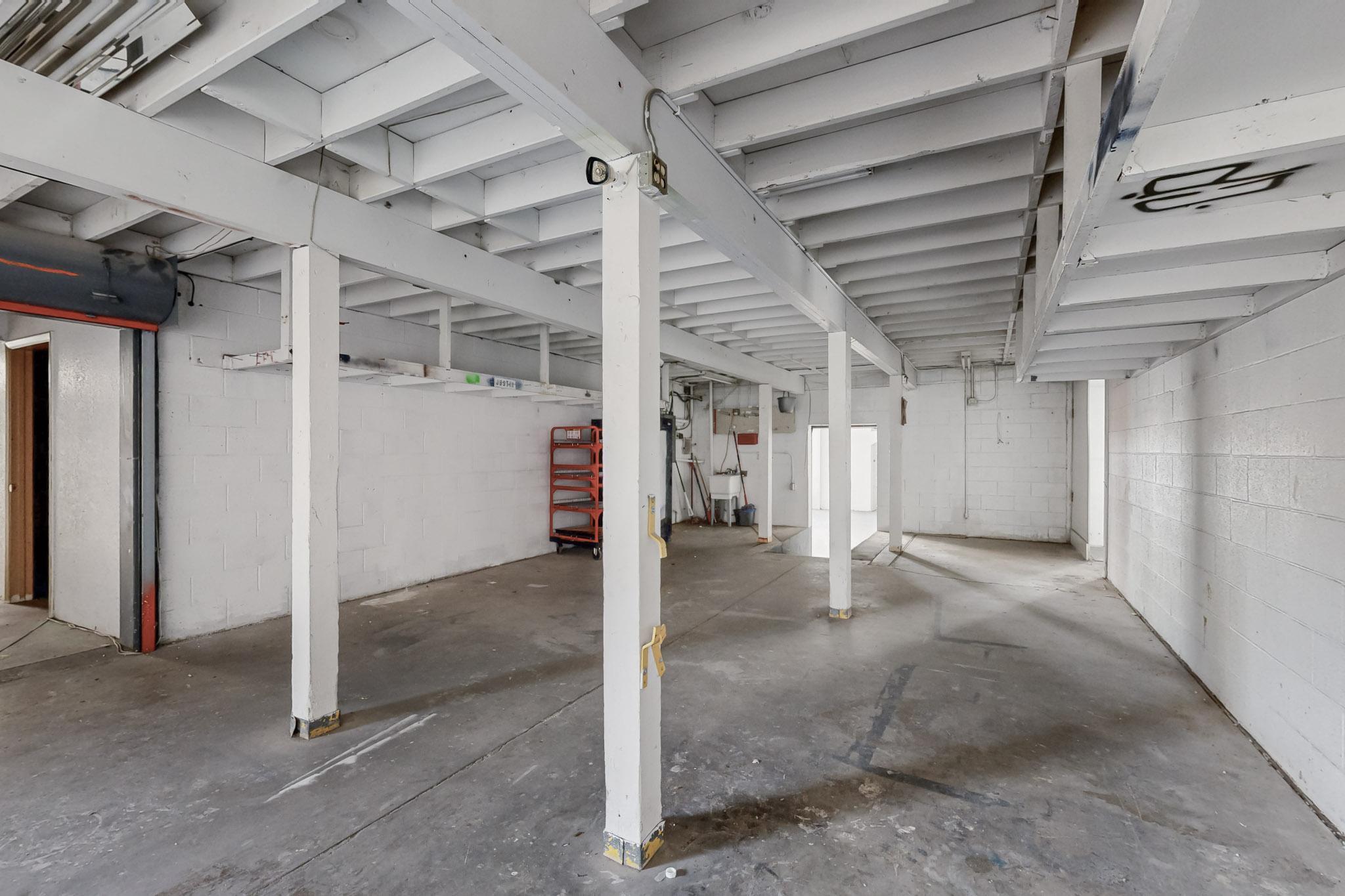 Photo 13 — 6417 Lomas Boulevard NE
