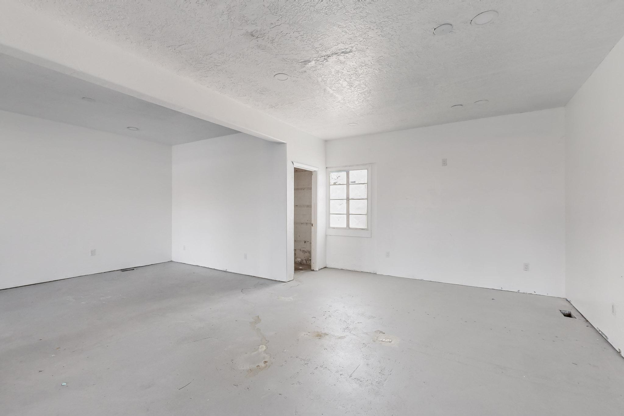 Photo 18 — 6417 Lomas Boulevard NE