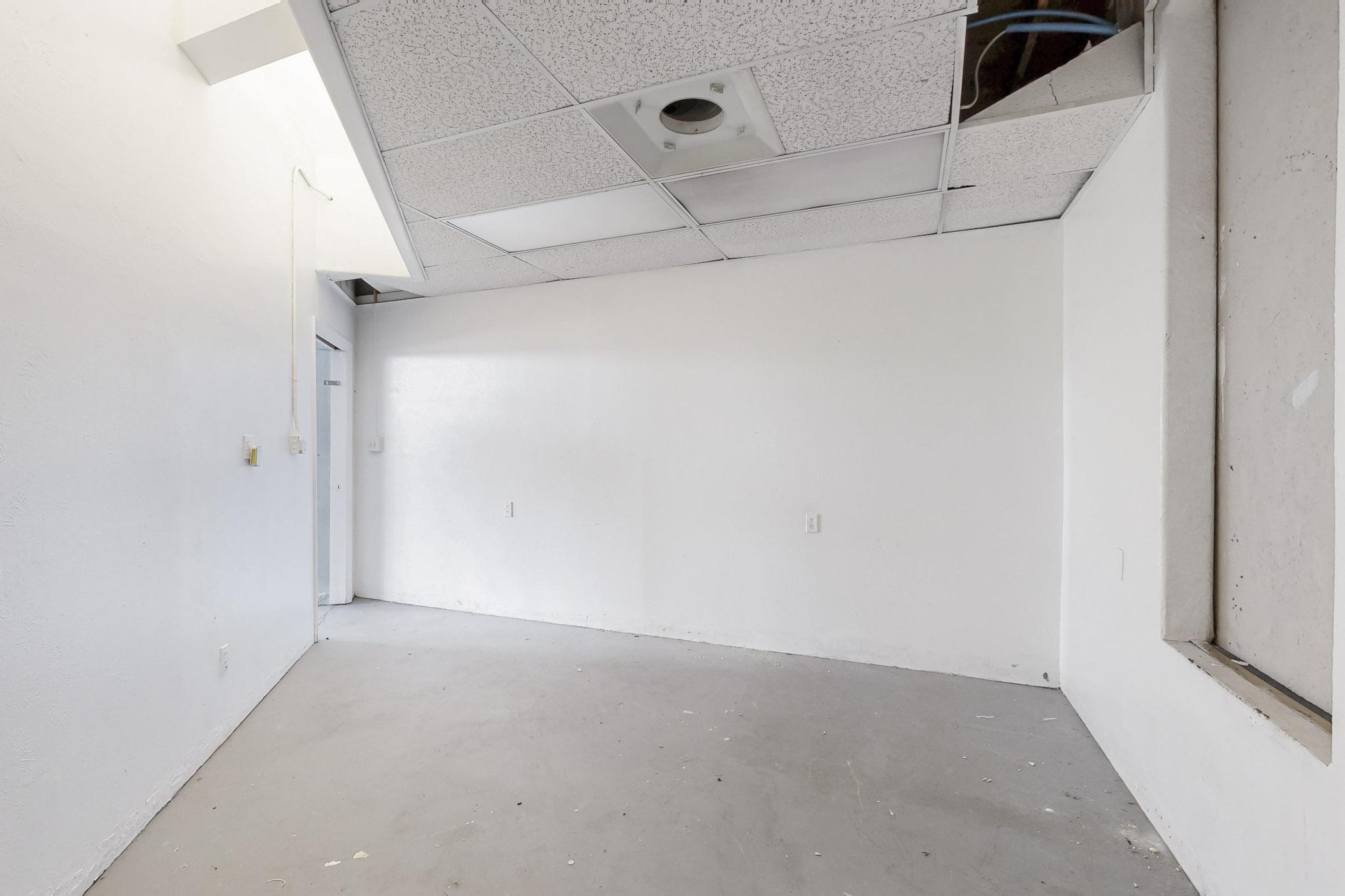 Photo 19 — 6417 Lomas Boulevard NE