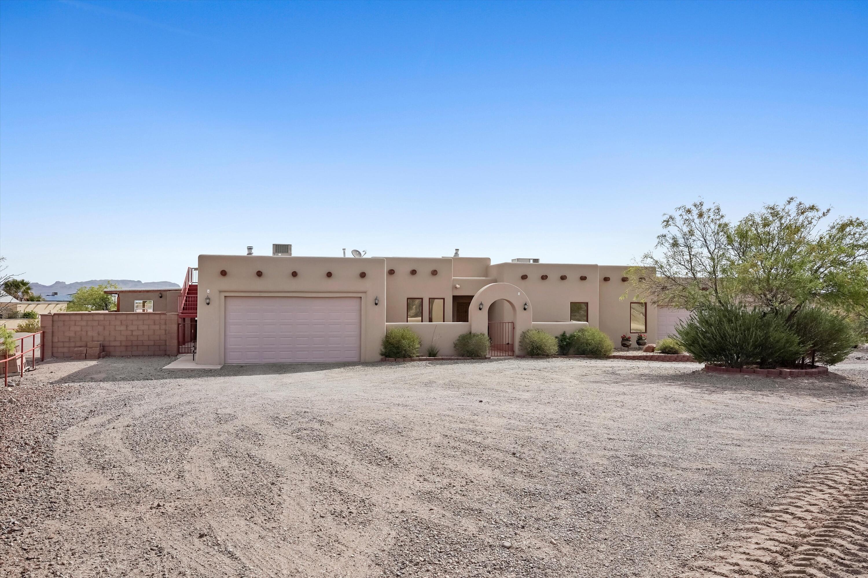 401 Roadrunner Circle, Elephant Butte, NM 87935