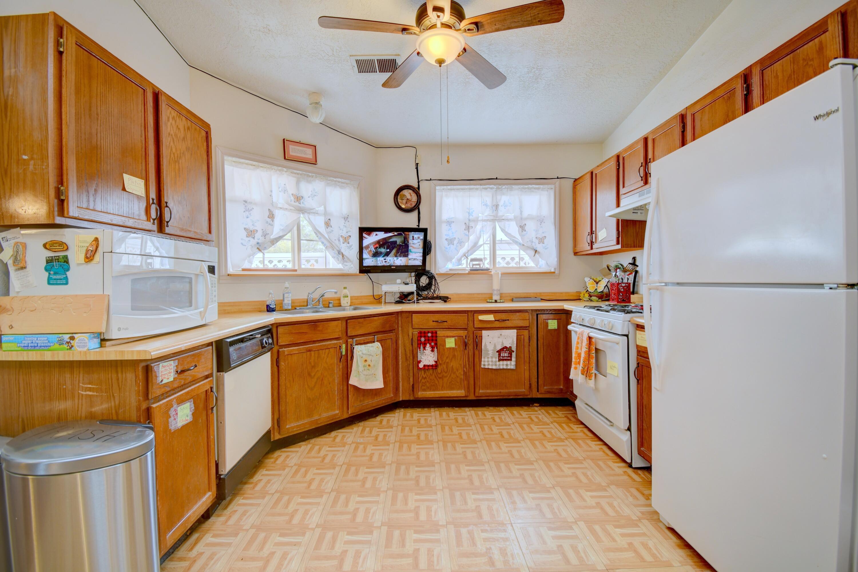 Photo 3 — 4908 Chromium Drive NE