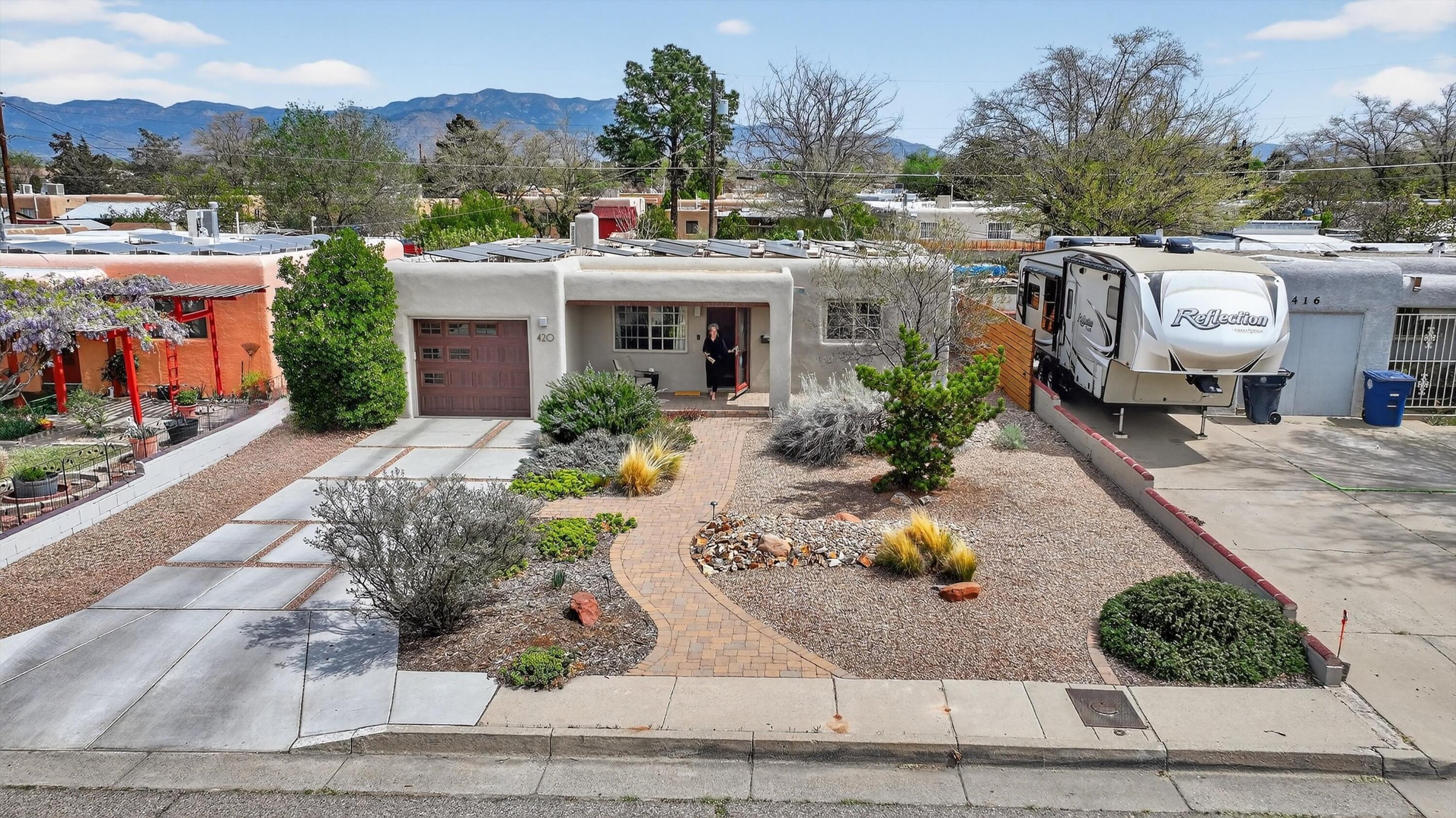 Photo 4 — 420 Manzano Street NE