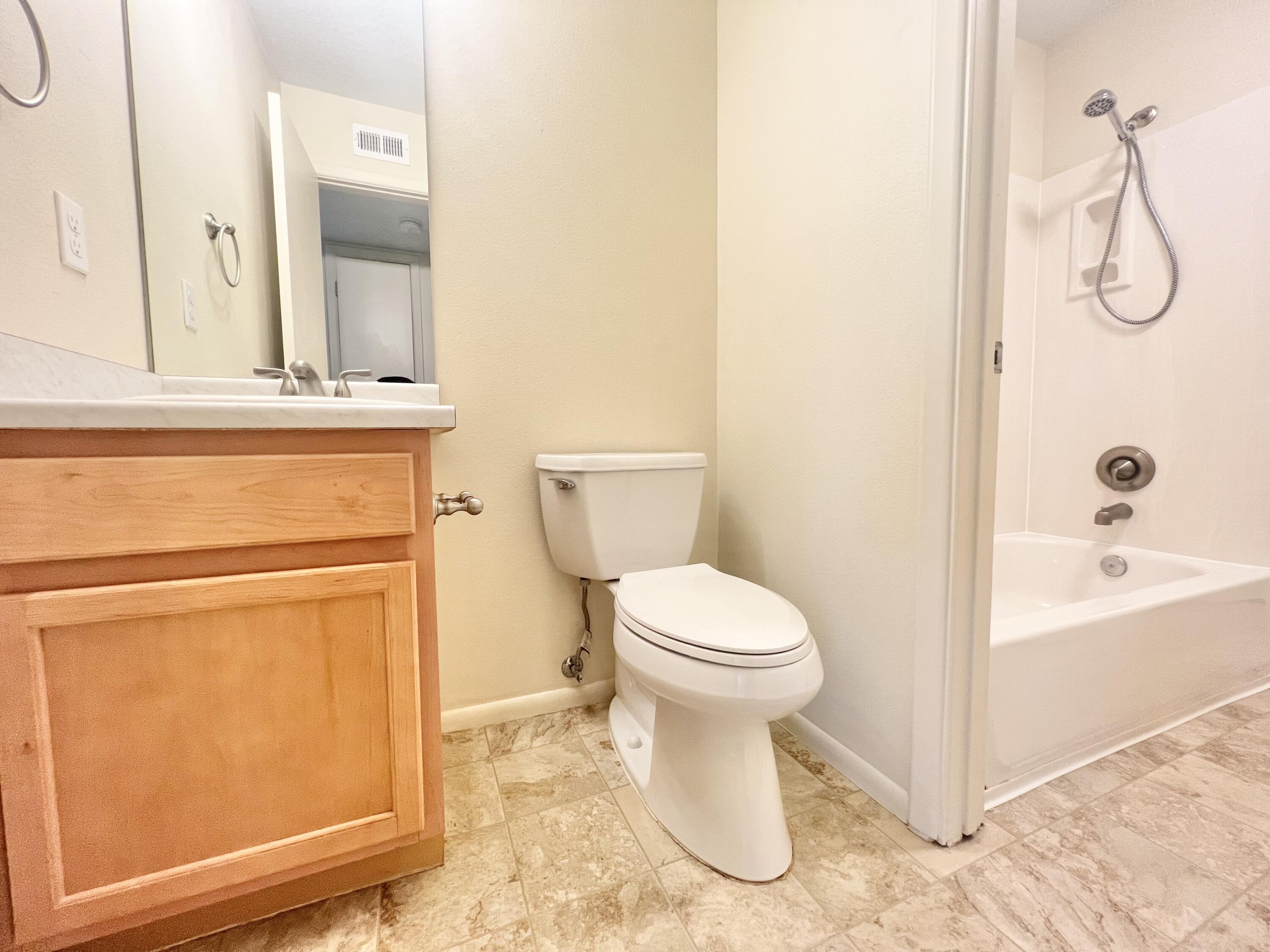 Photo 6 — 4601 Carlisle Boulevard NE APT C8