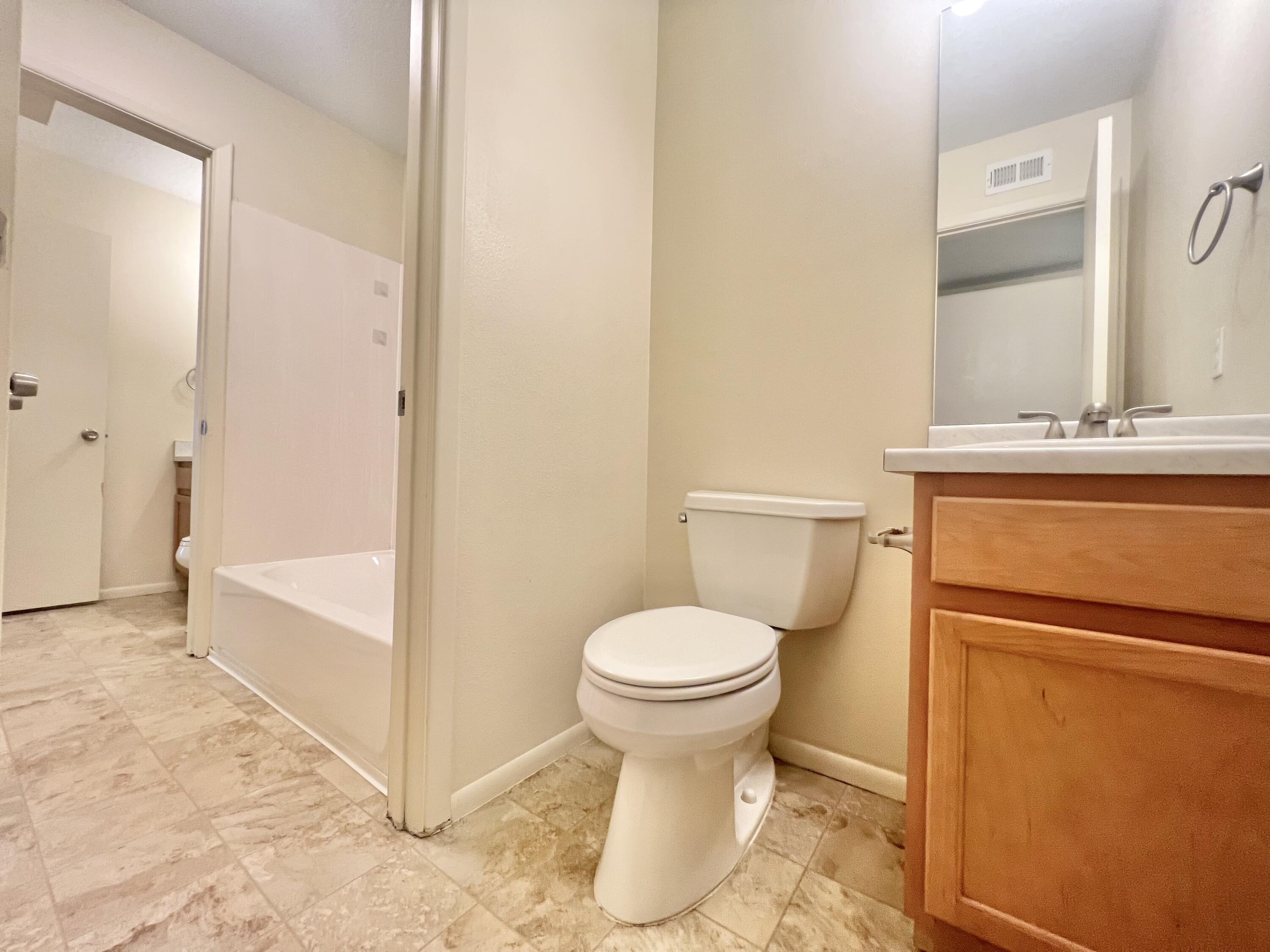 Photo 7 — 4601 Carlisle Boulevard NE APT C8