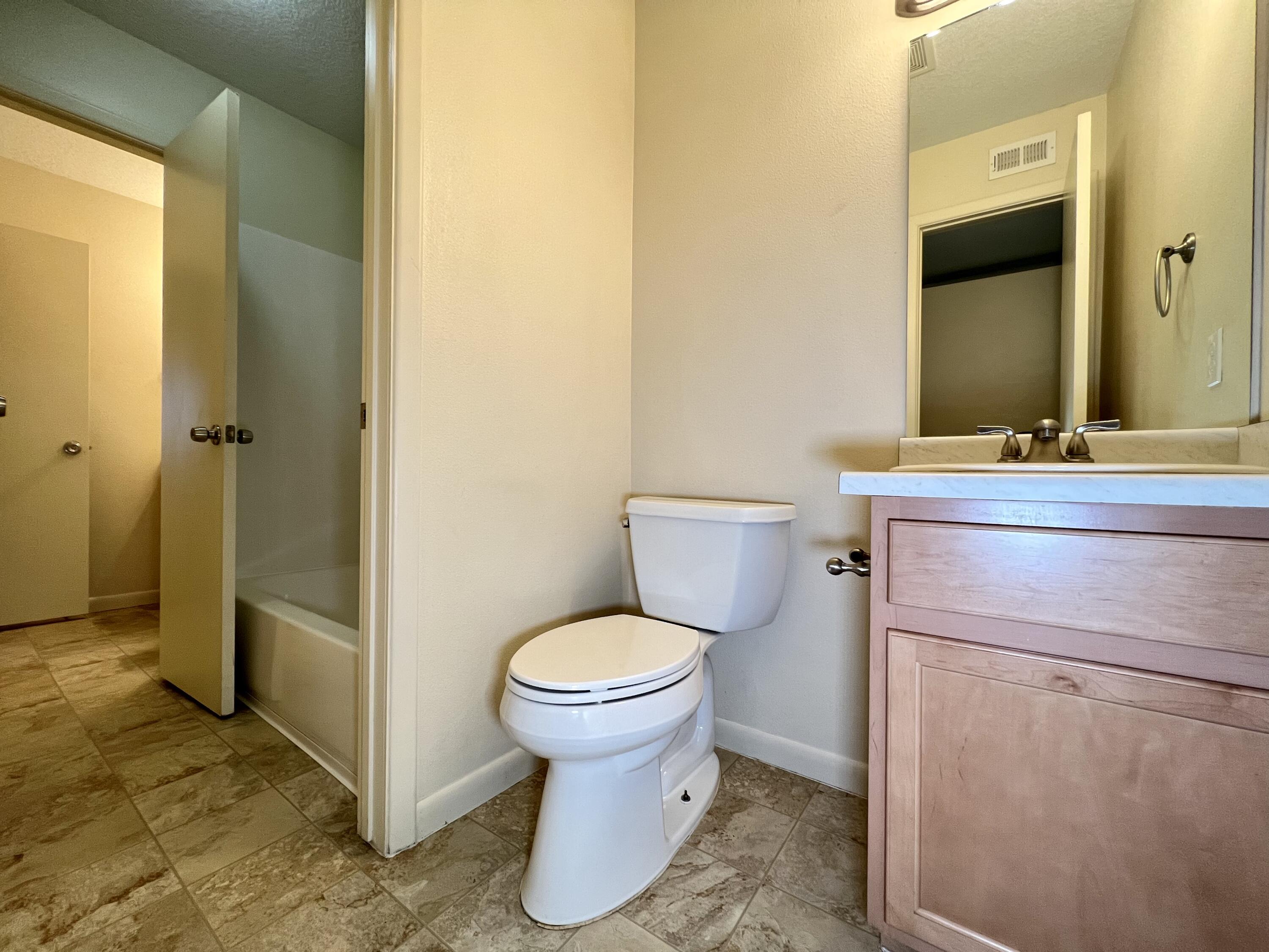 Photo 10 — 4601 Carlisle Boulevard NE APT C4