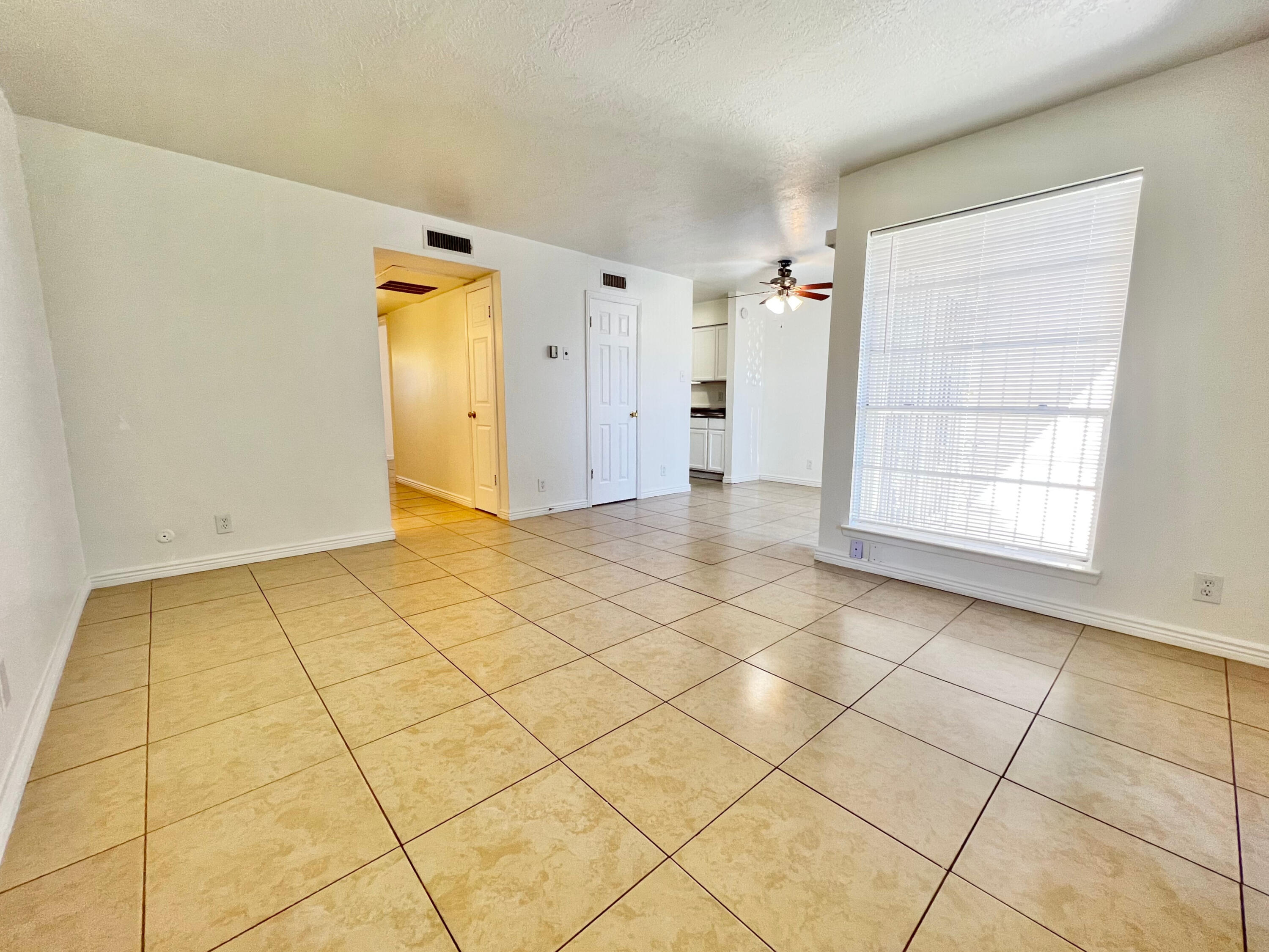 Photo 7 — 4601 Carlisle Boulevard NE APT D11