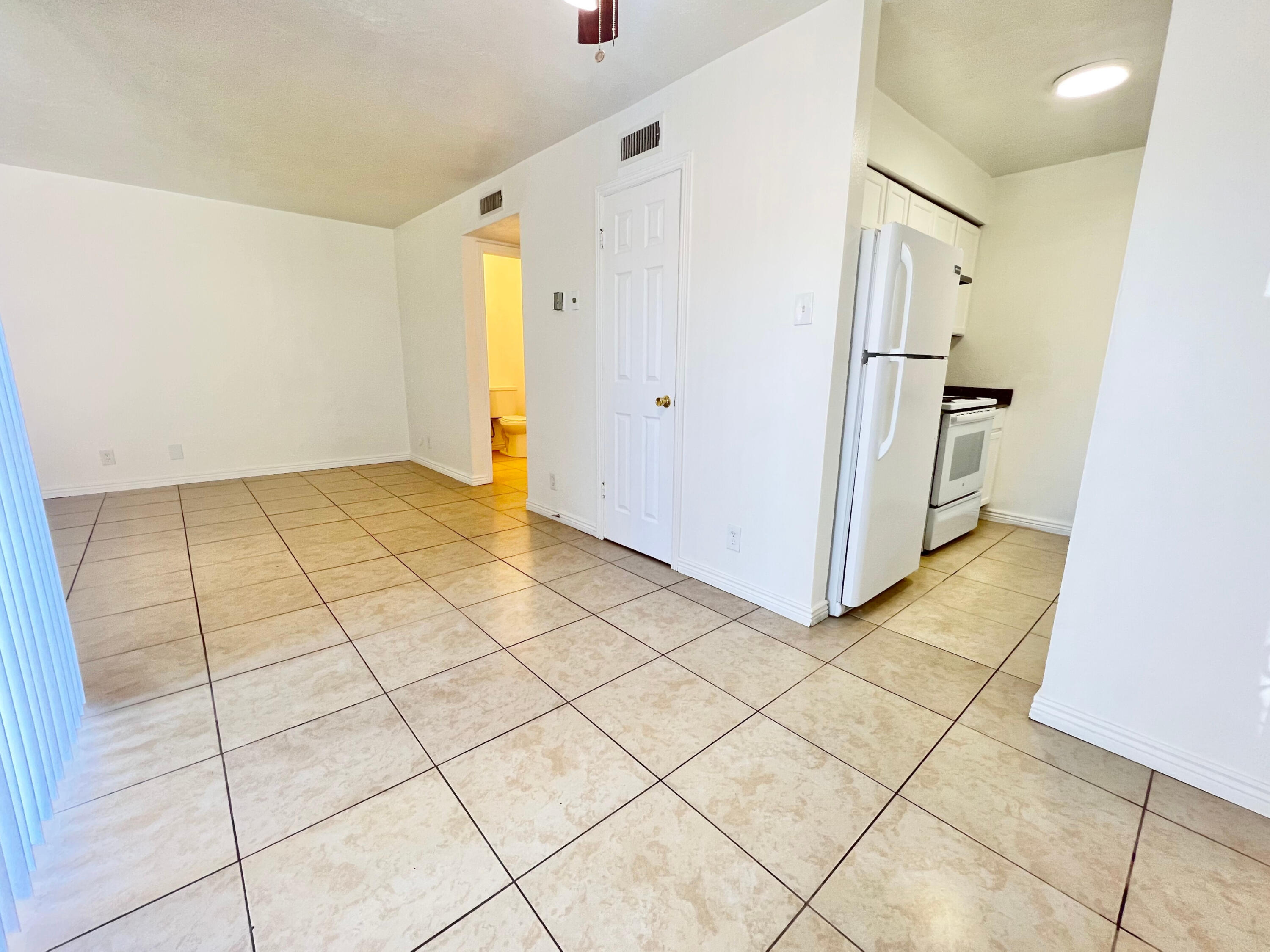 Photo 8 — 4601 Carlisle Boulevard NE APT D11