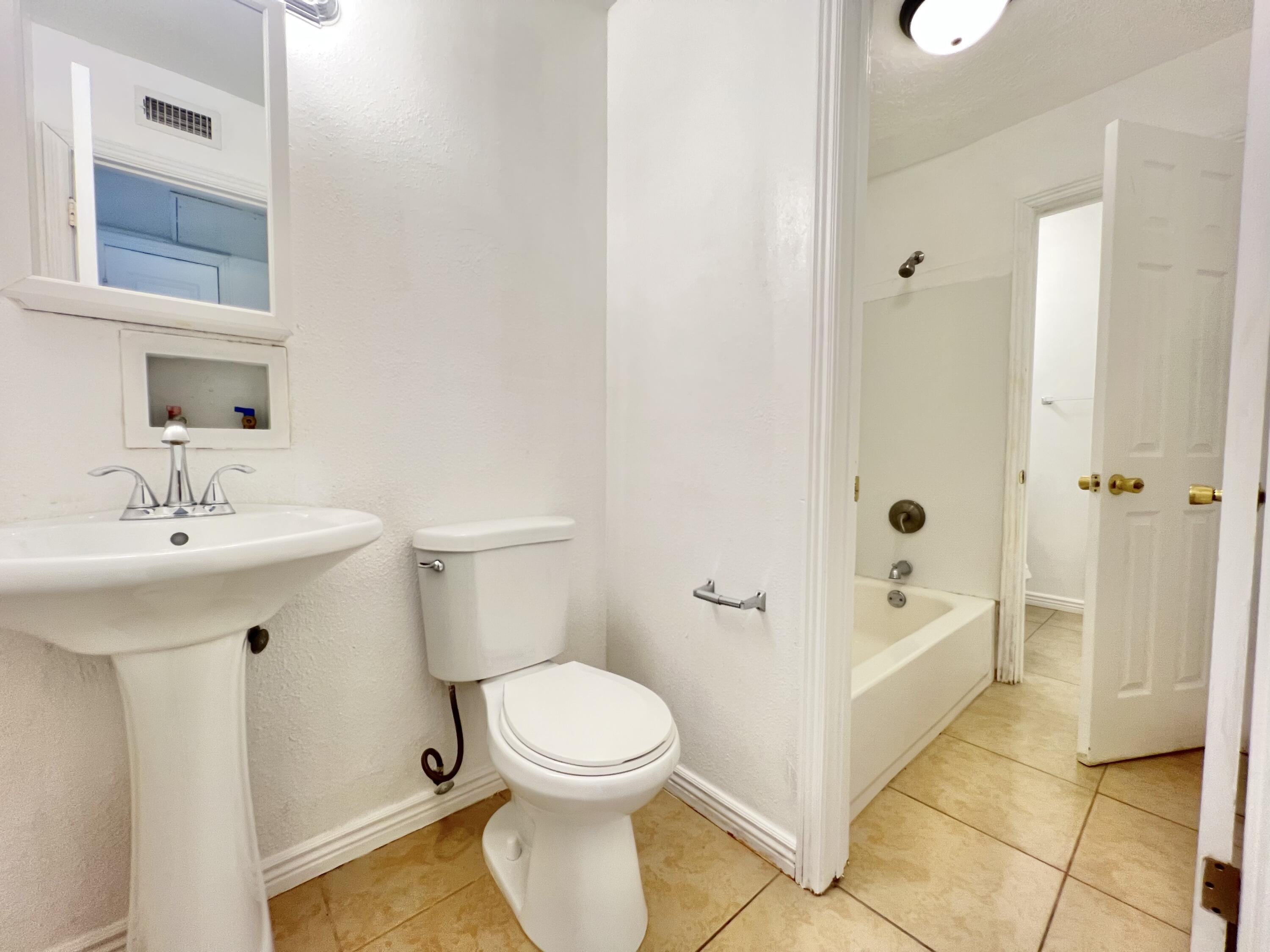 Photo 11 — 4601 Carlisle Boulevard NE APT D11
