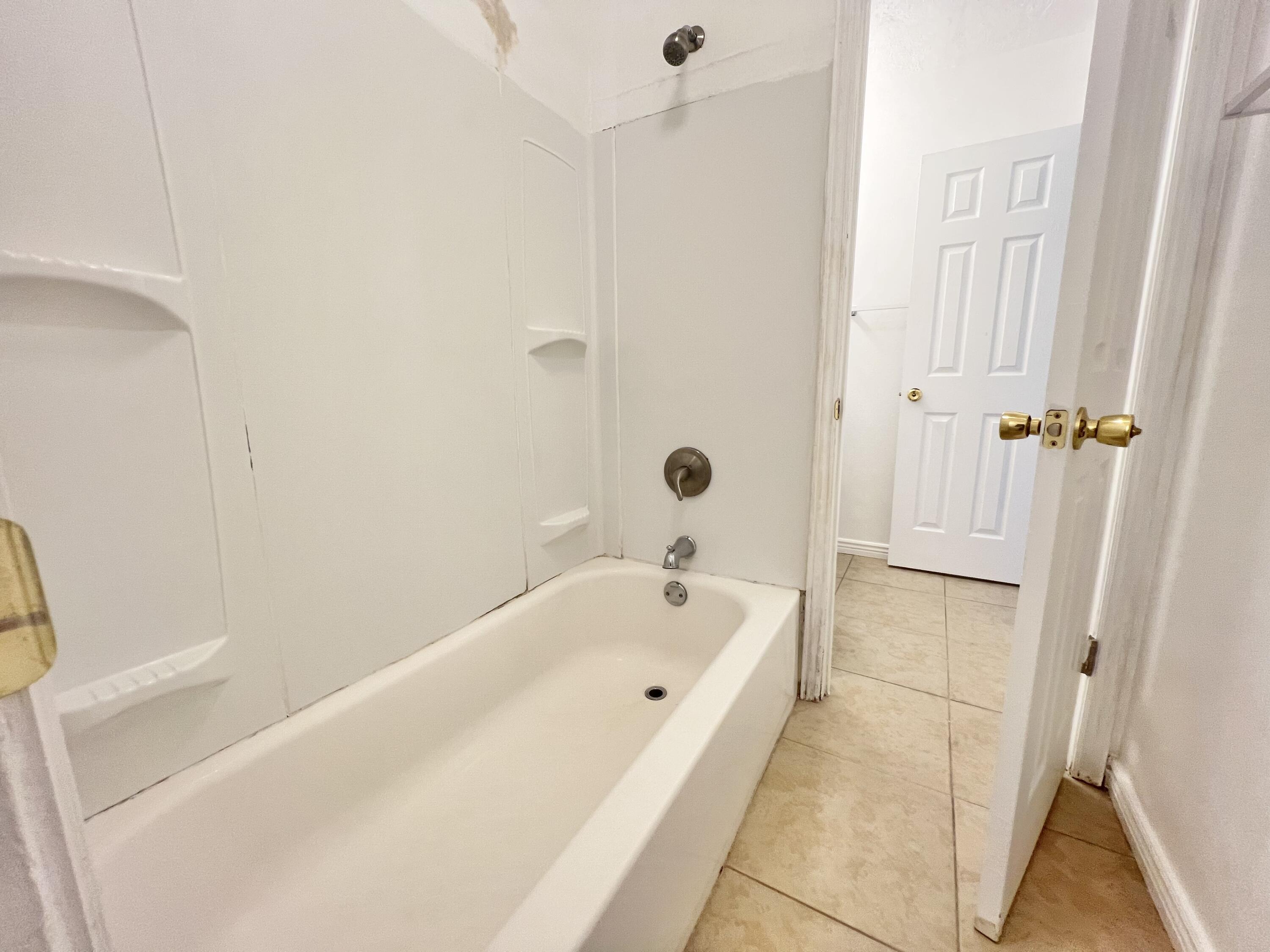 Photo 12 — 4601 Carlisle Boulevard NE APT D11