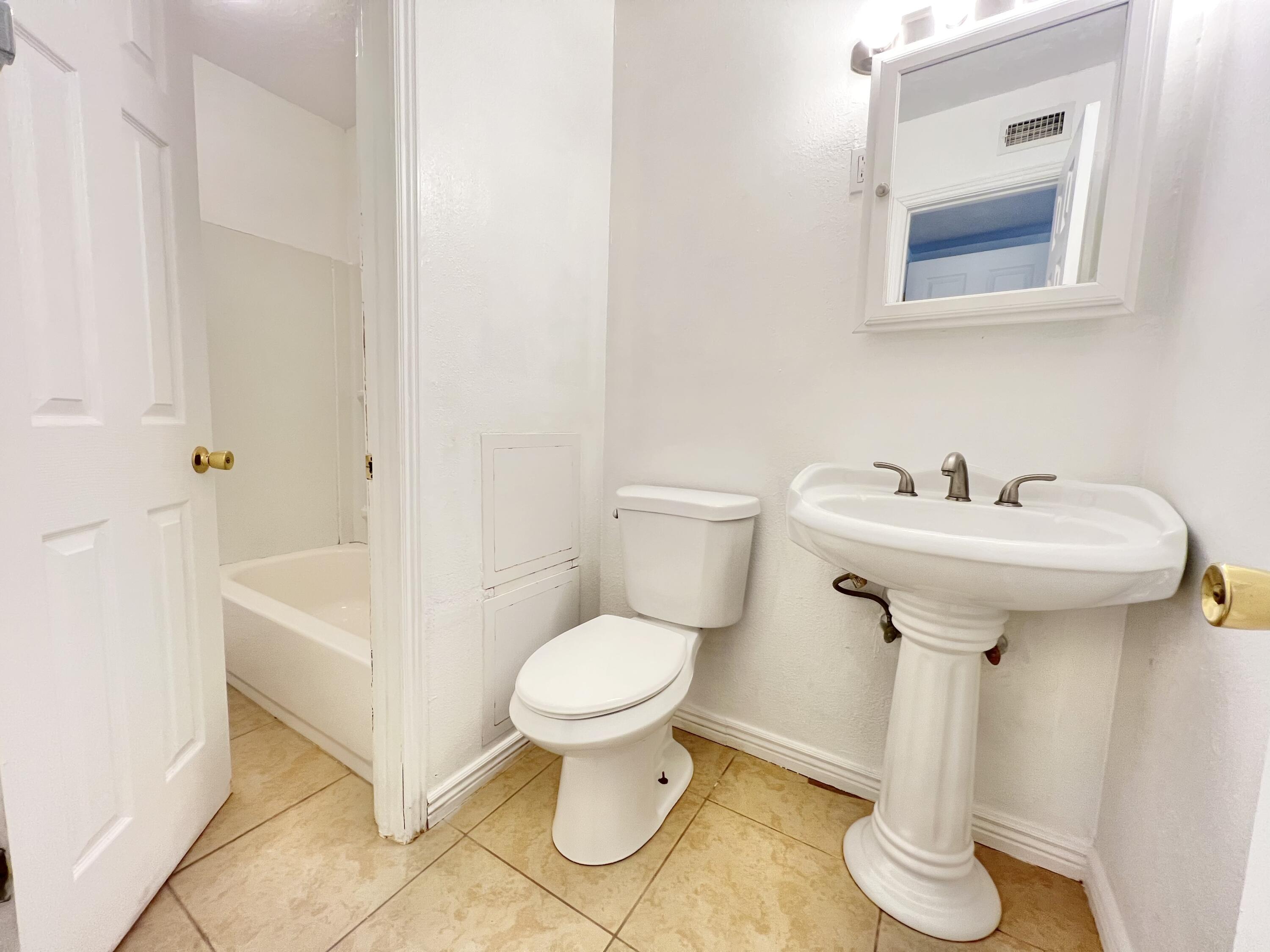 Photo 13 — 4601 Carlisle Boulevard NE APT D11