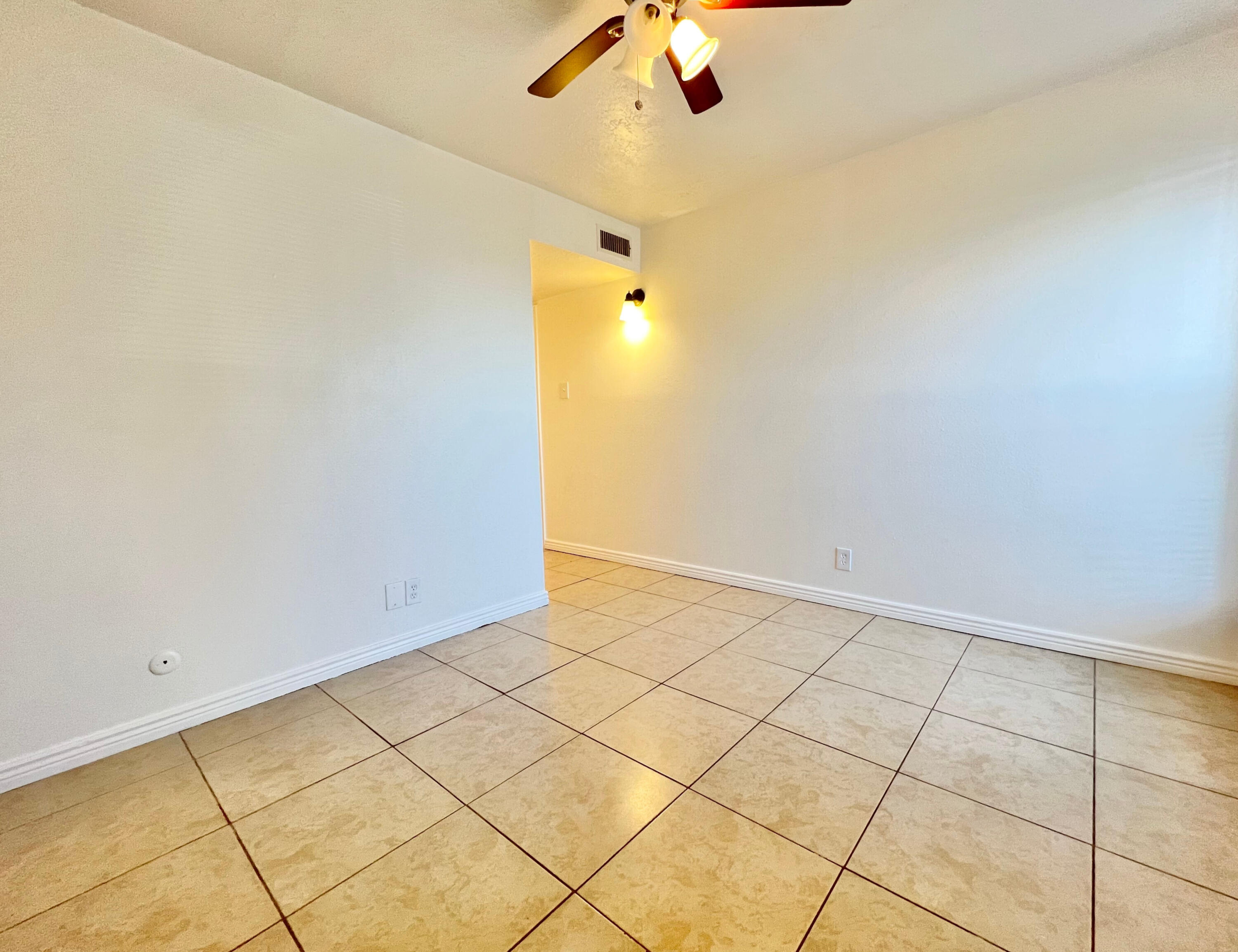 Photo 2 — 4601 Carlisle Boulevard NE APT D11