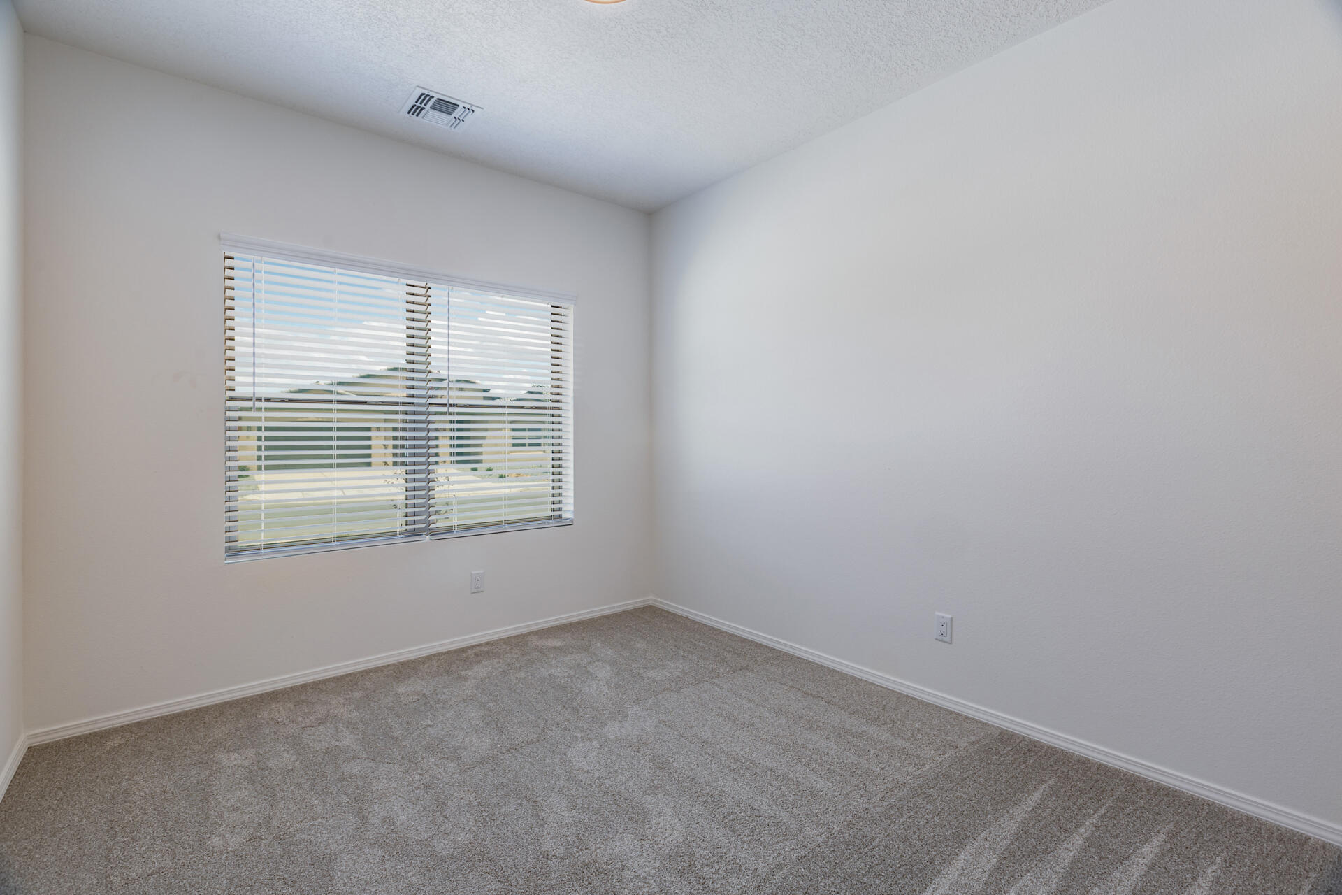 Photo 10 — 1553 Valle De Colores Road NW