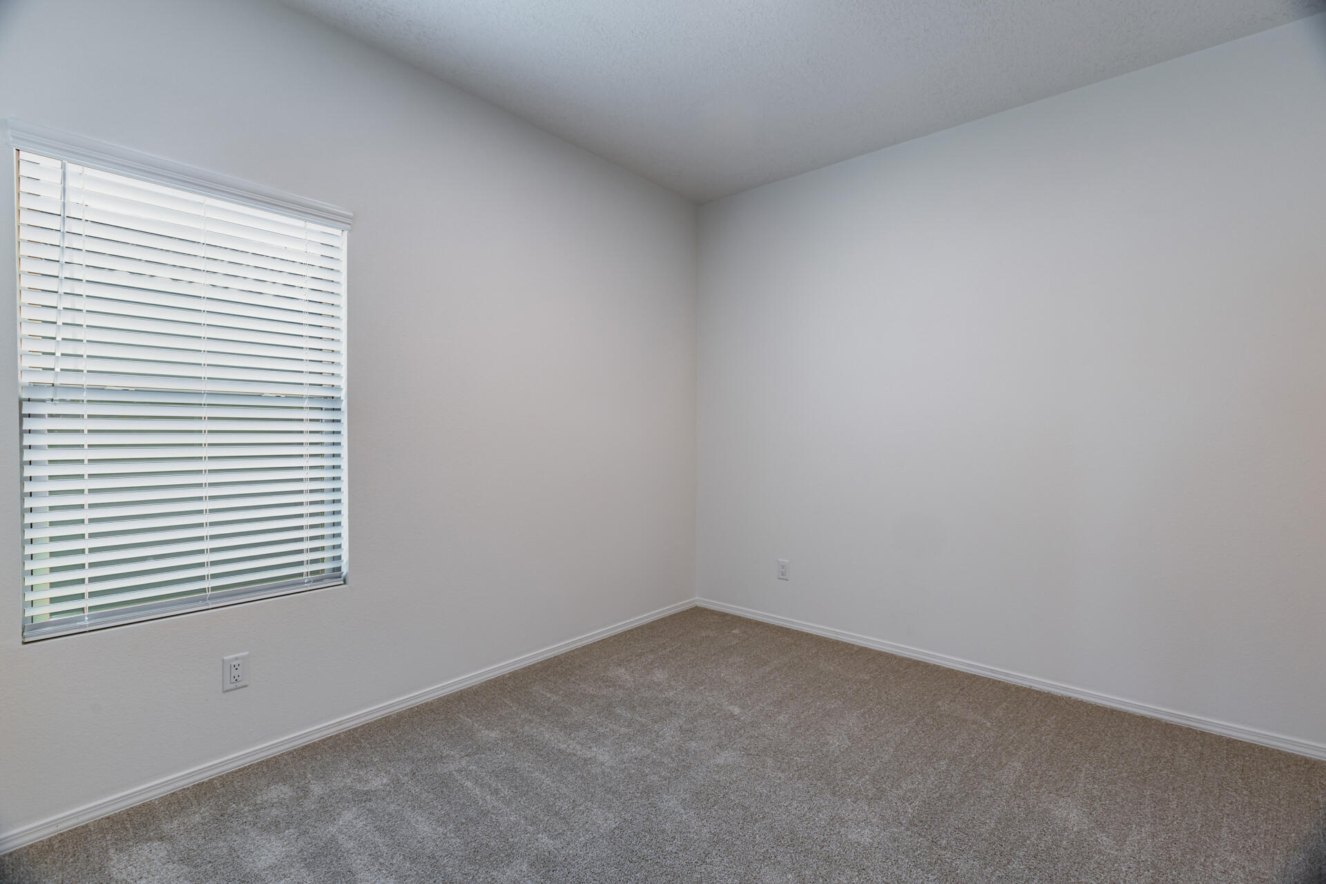 Photo 7 — 1553 Valle De Colores Road NW