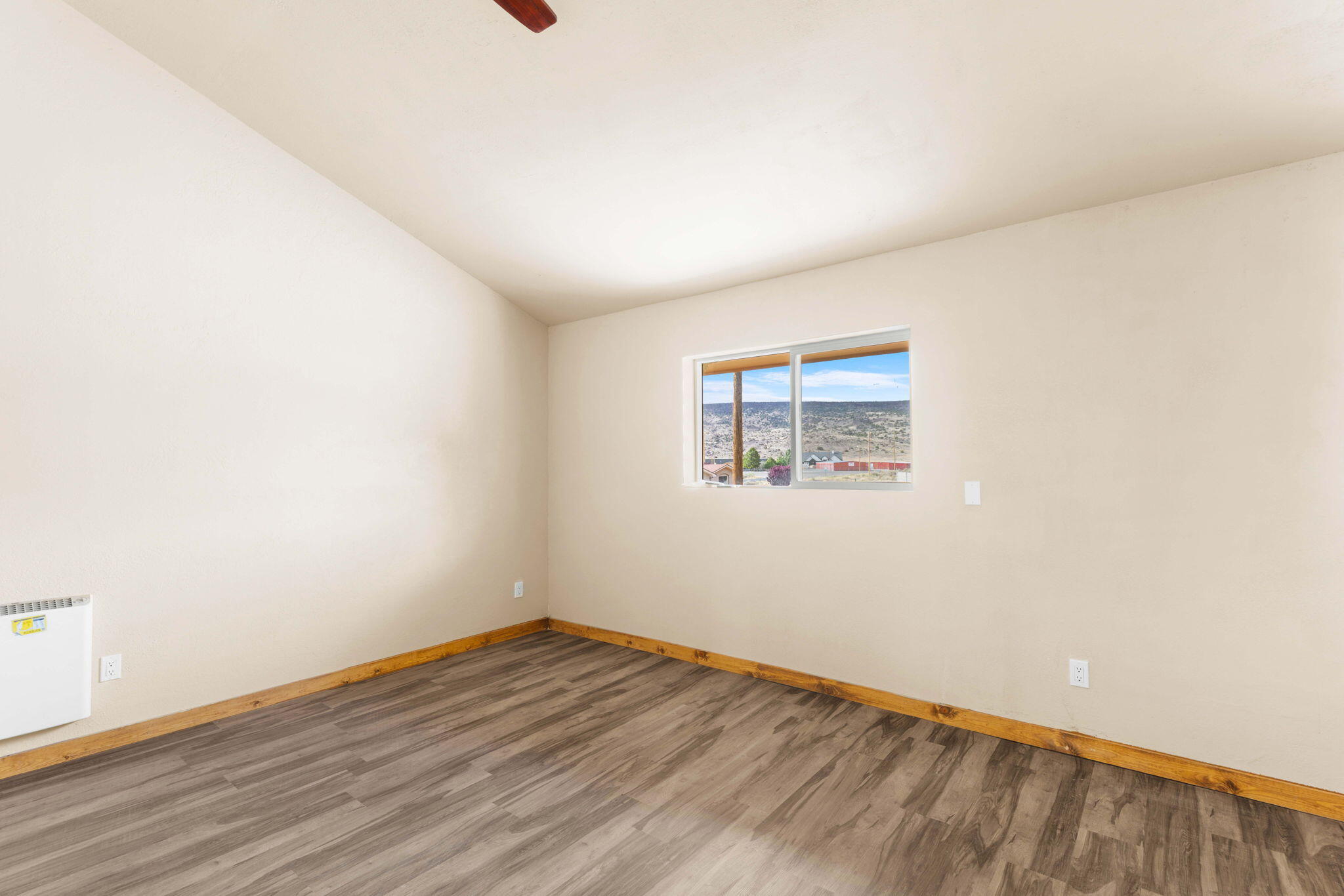 Photo 5 — 101 Green Ash Court