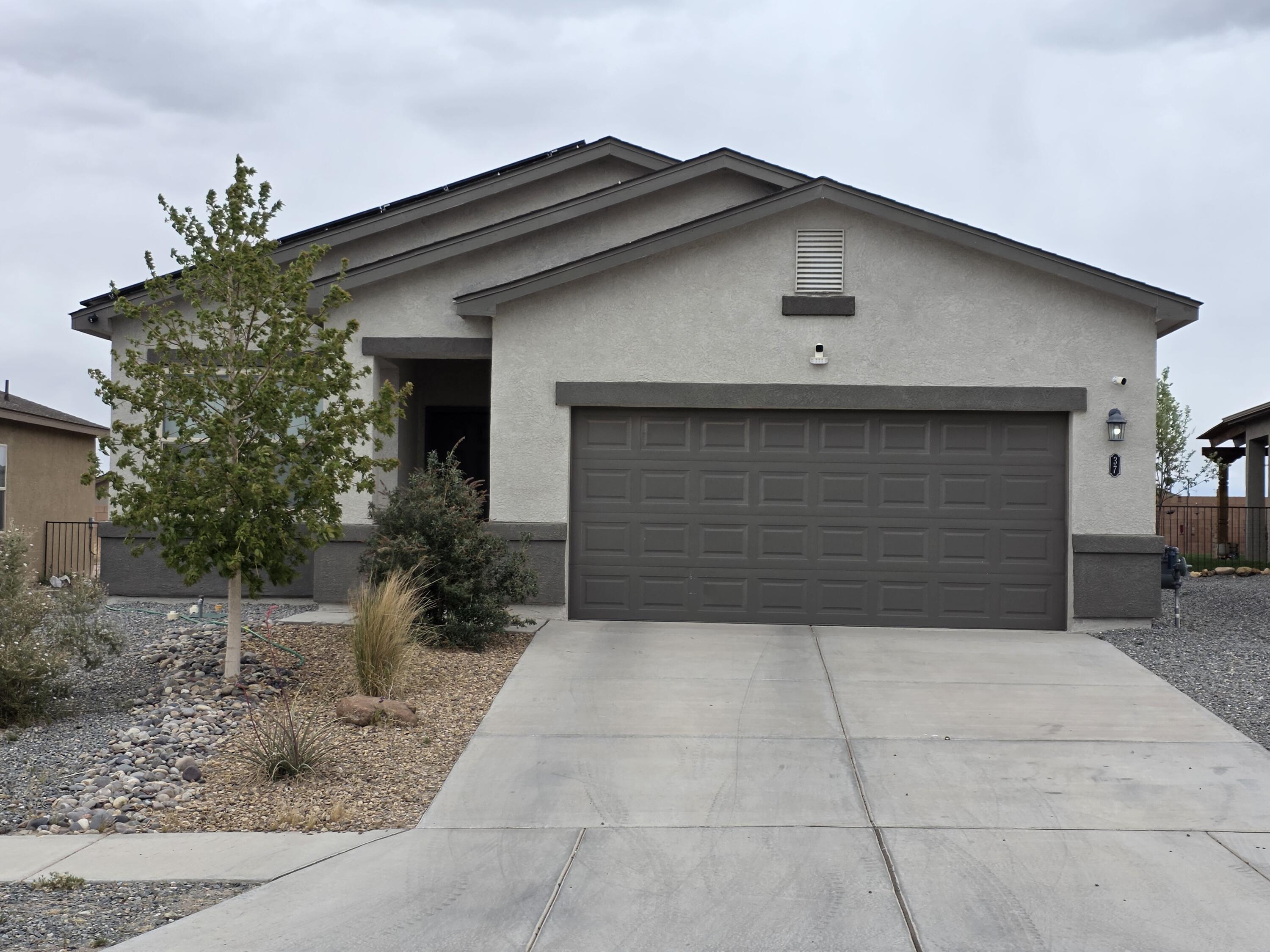 37 Avenida Parque Court, Los Lunas, NM 87031