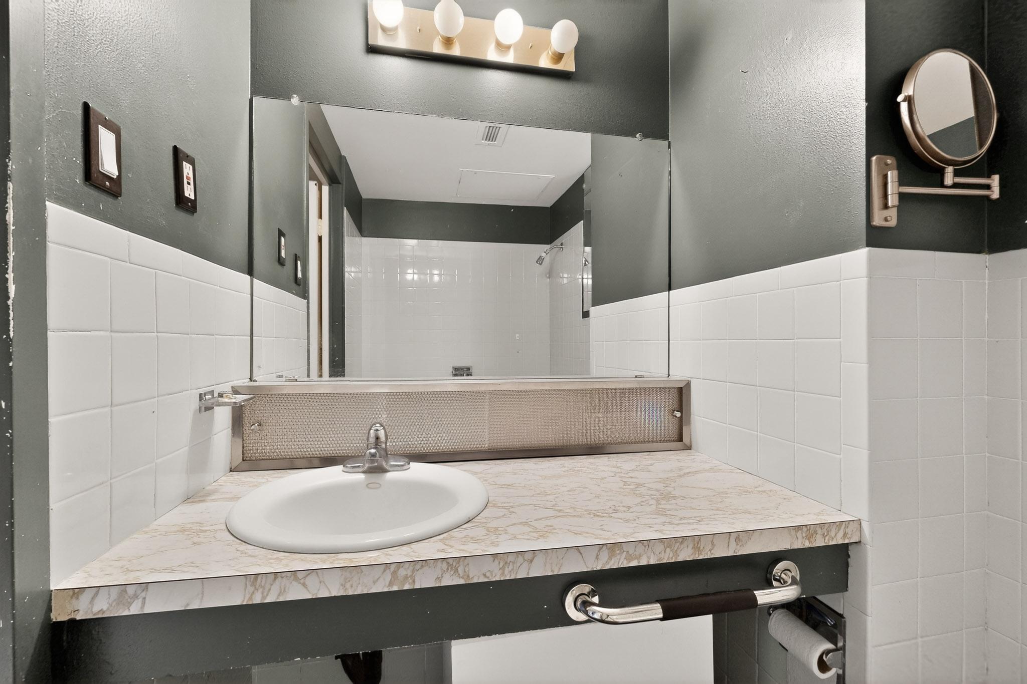 Photo 11 — 1331 Park Avenue SW UNIT 202