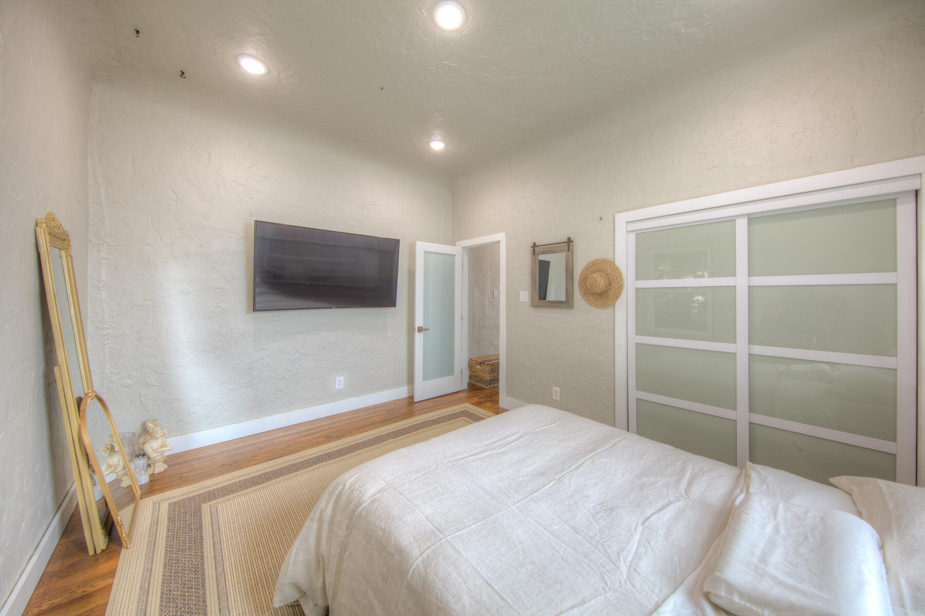 Photo 19 — 1105 Broadway Boulevard SE