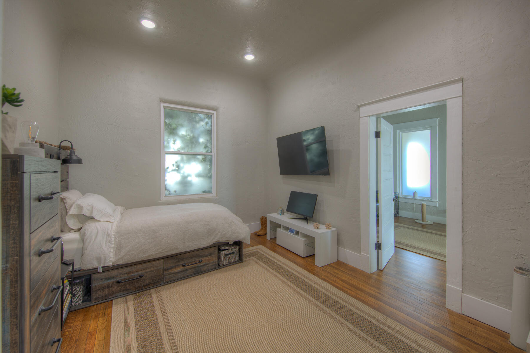 Photo 18 — 1105 Broadway Boulevard SE
