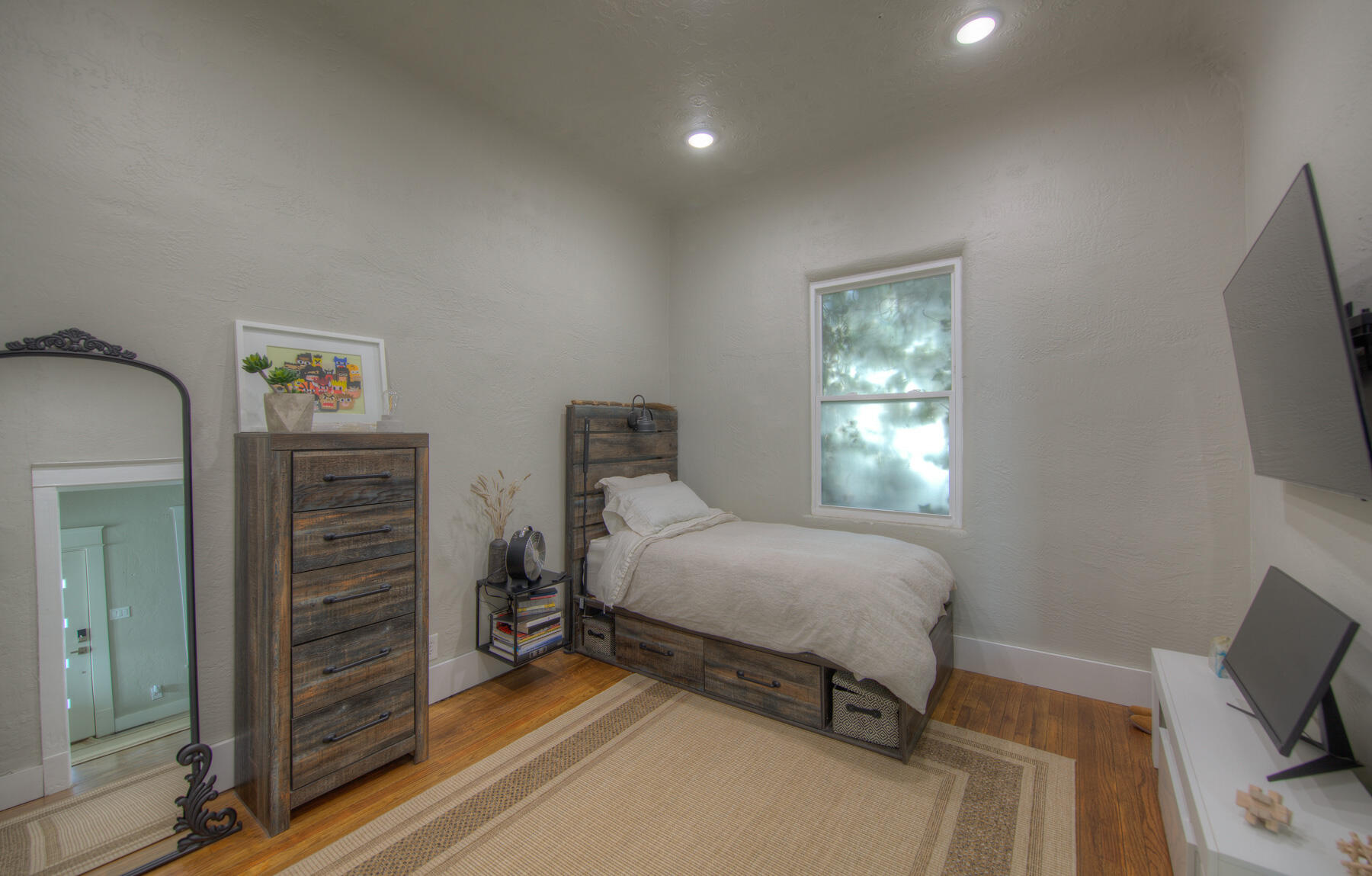 Photo 13 — 1105 Broadway Boulevard SE