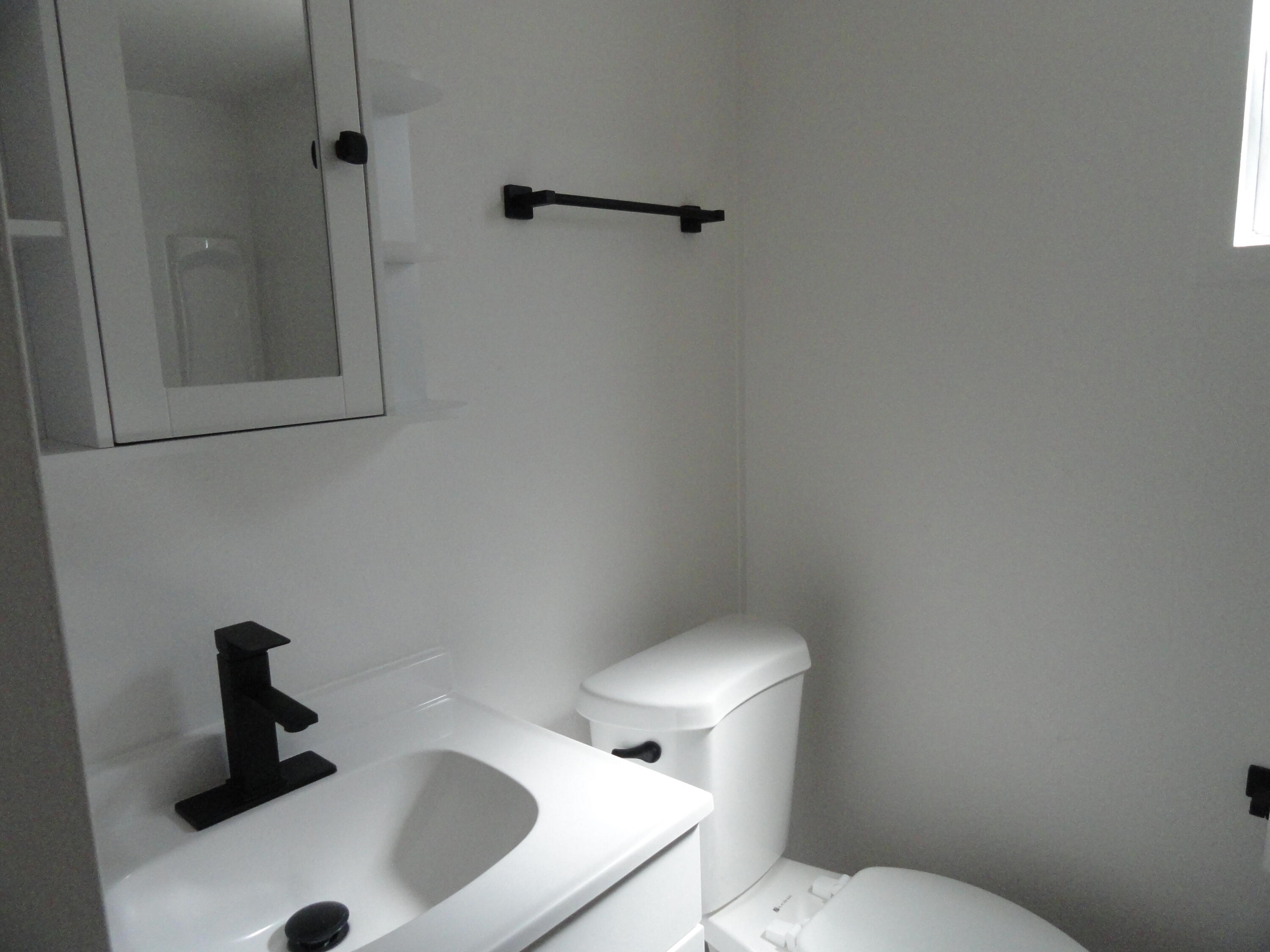 Photo 13 — 468 Diana Drive NE