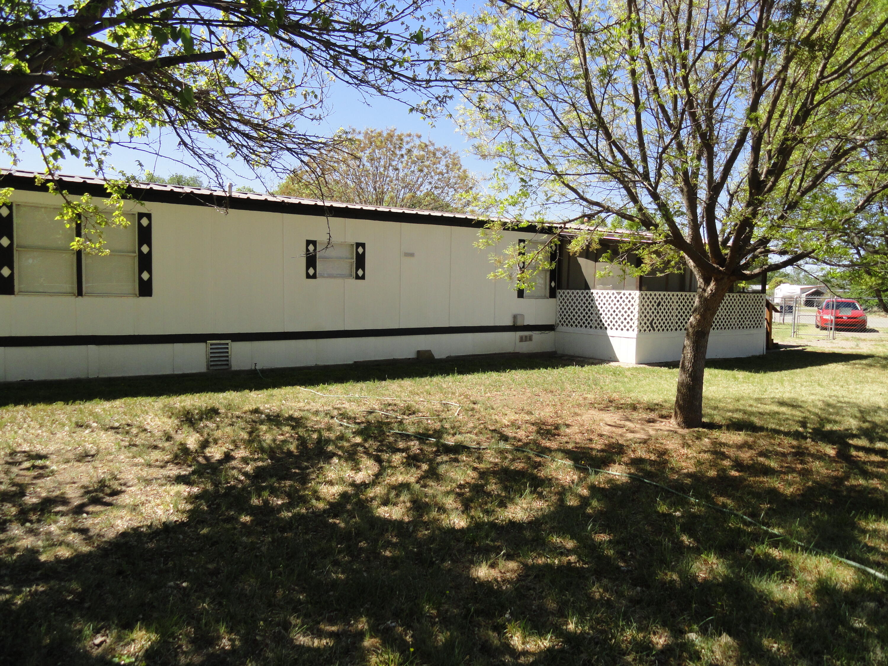 Photo 12 — 468 Diana Drive NE