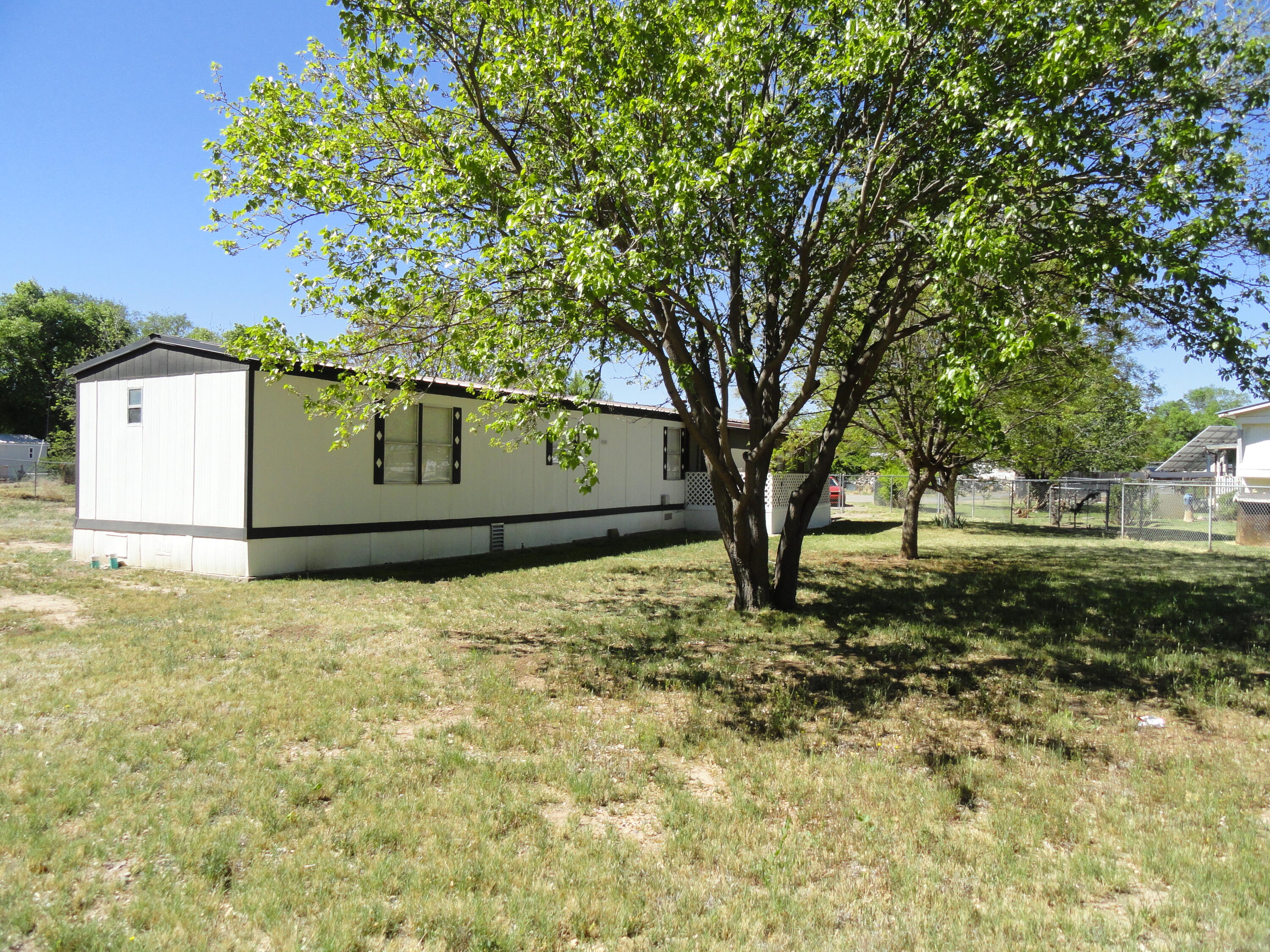 Photo 11 — 468 Diana Drive NE