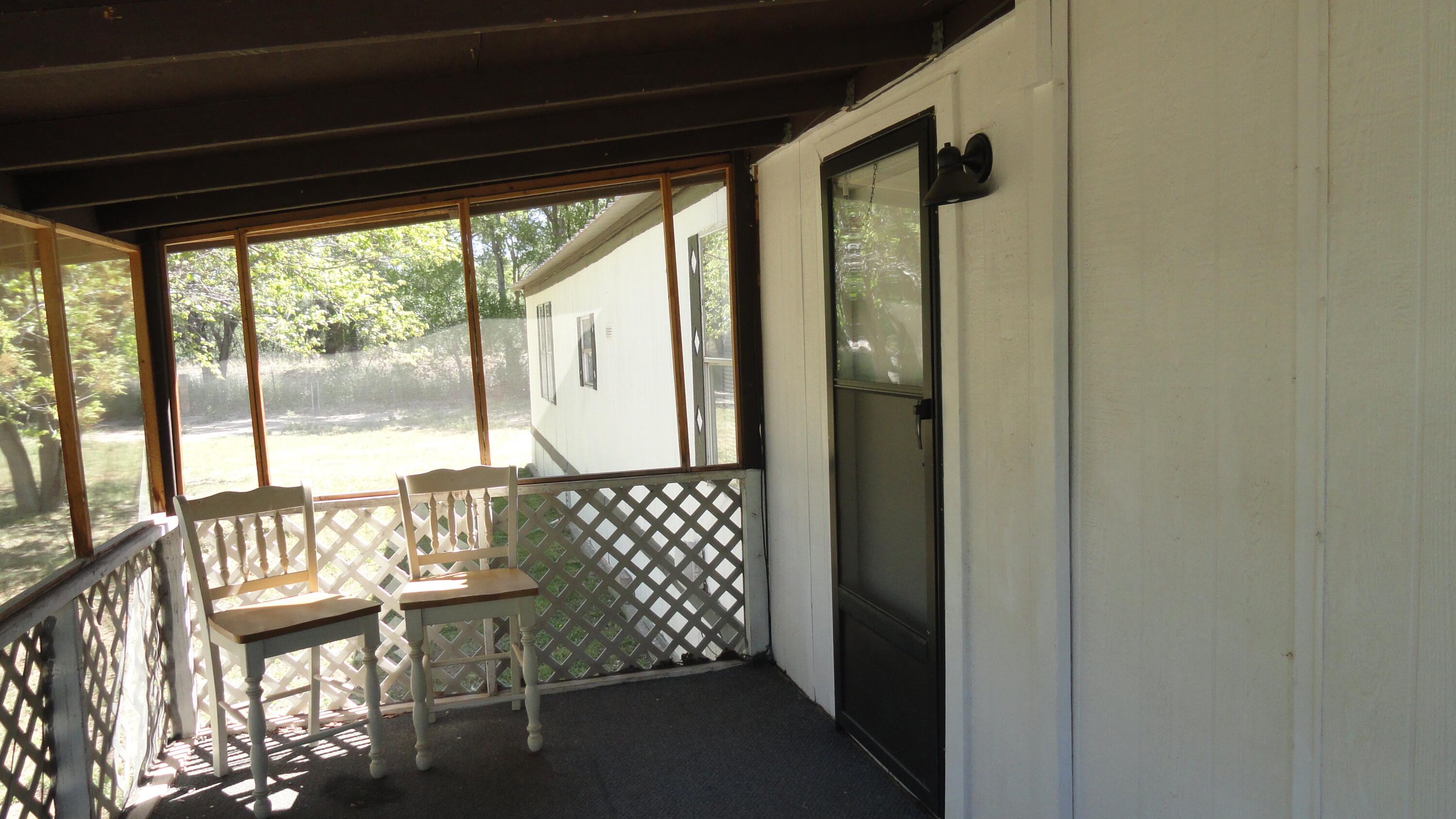 Photo 2 — 468 Diana Drive NE