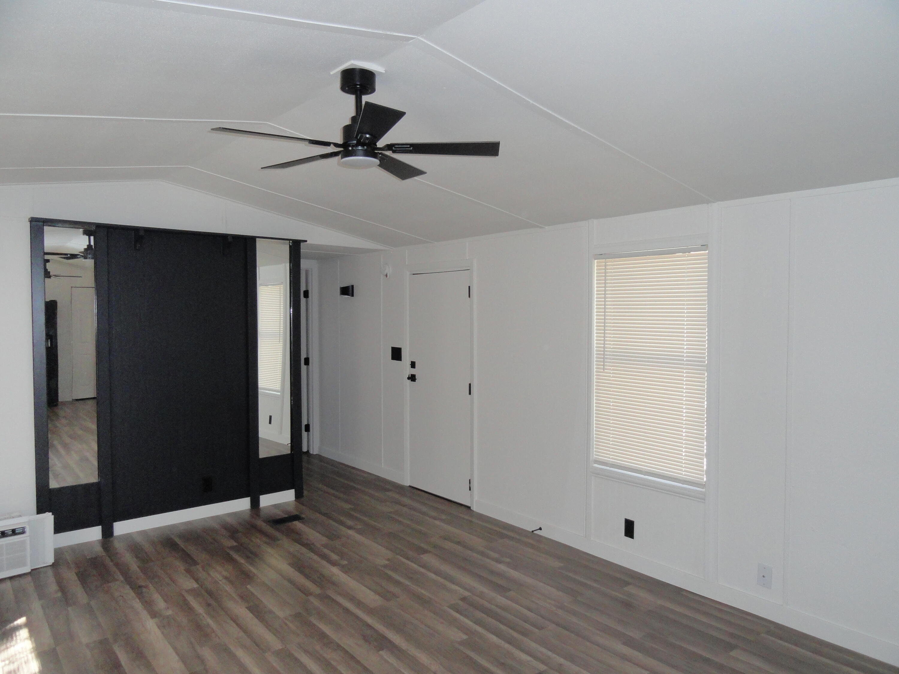 Photo 19 — 468 Diana Drive NE