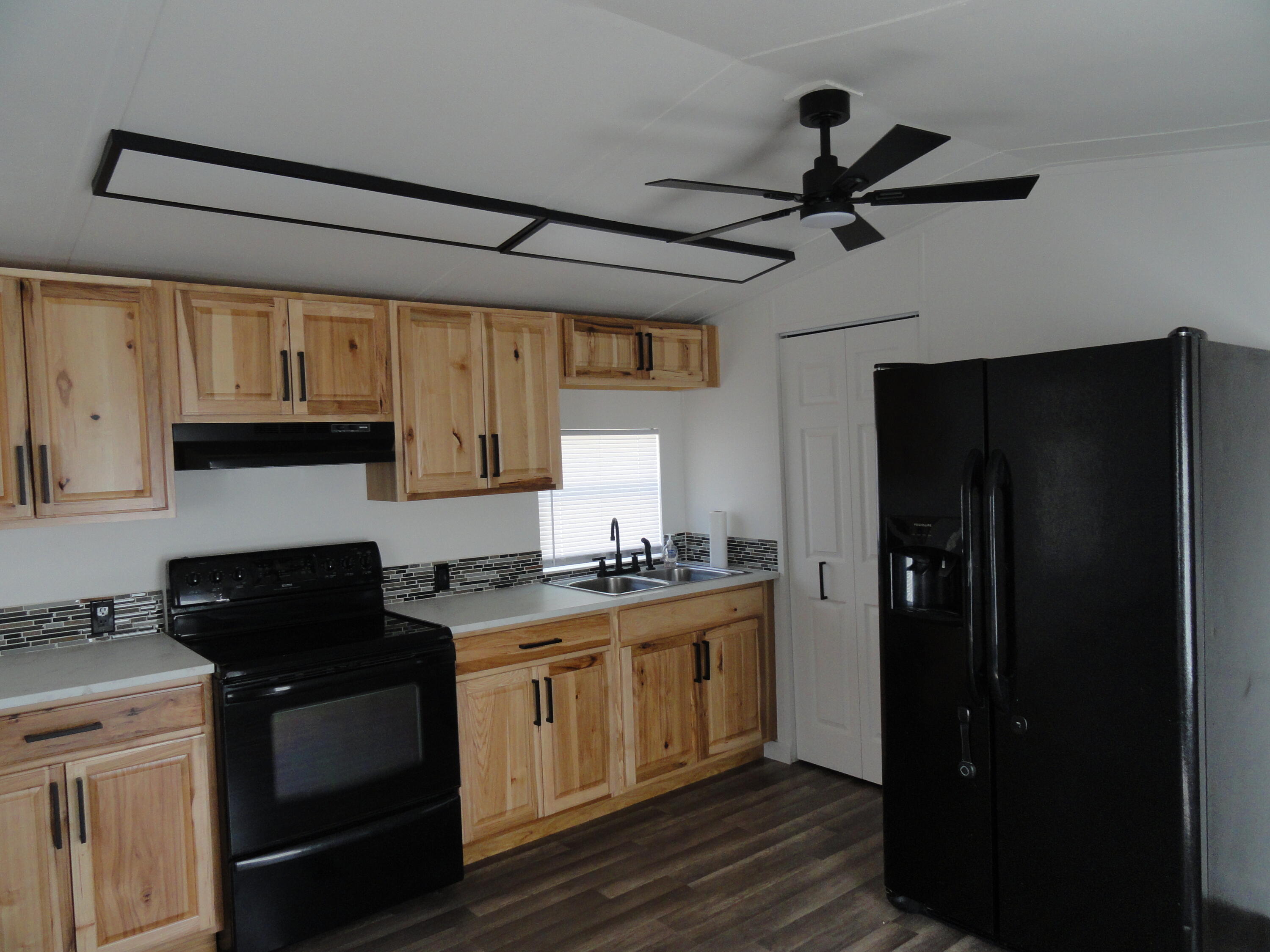 Photo 18 — 468 Diana Drive NE