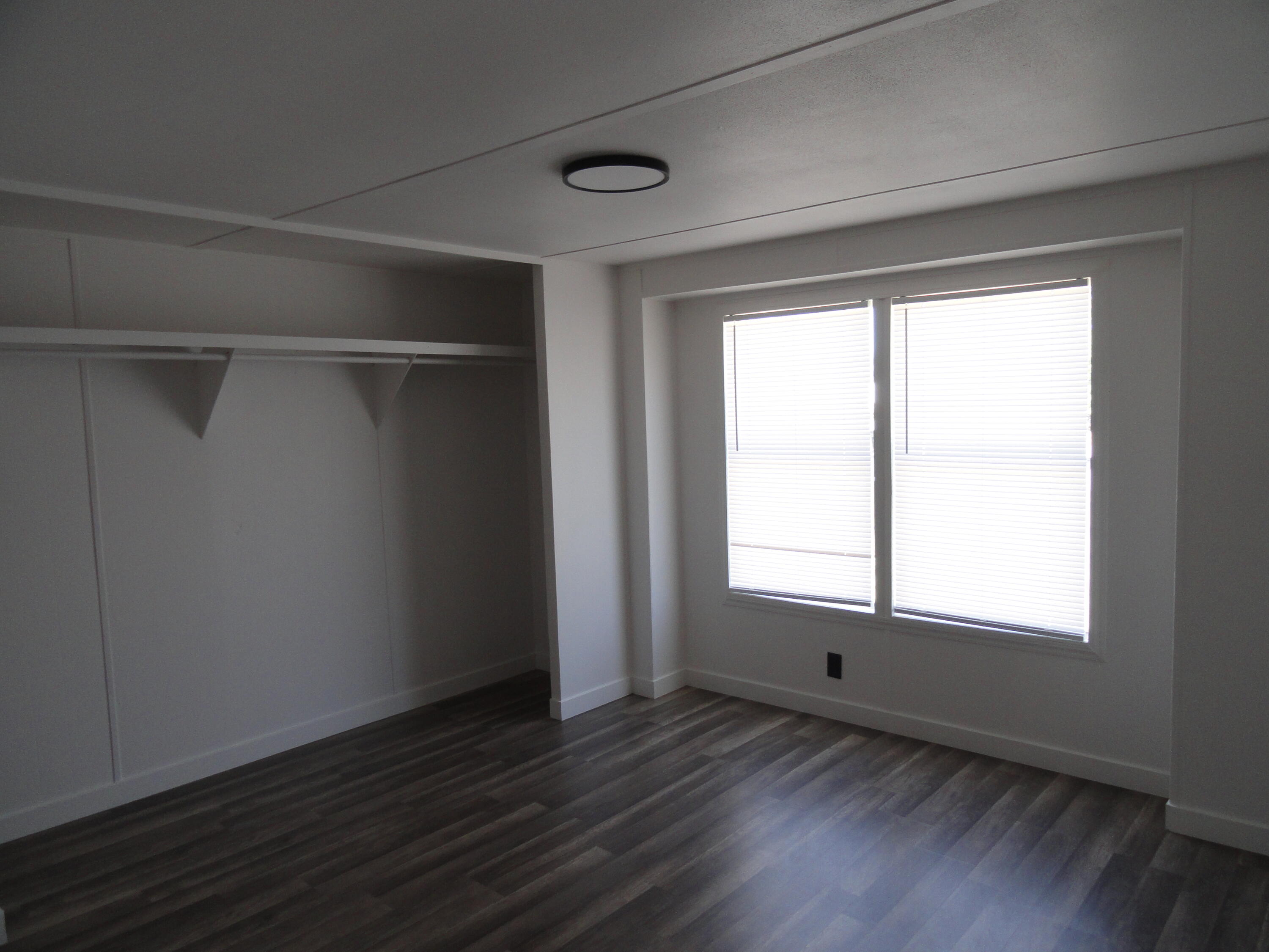 Photo 17 — 468 Diana Drive NE