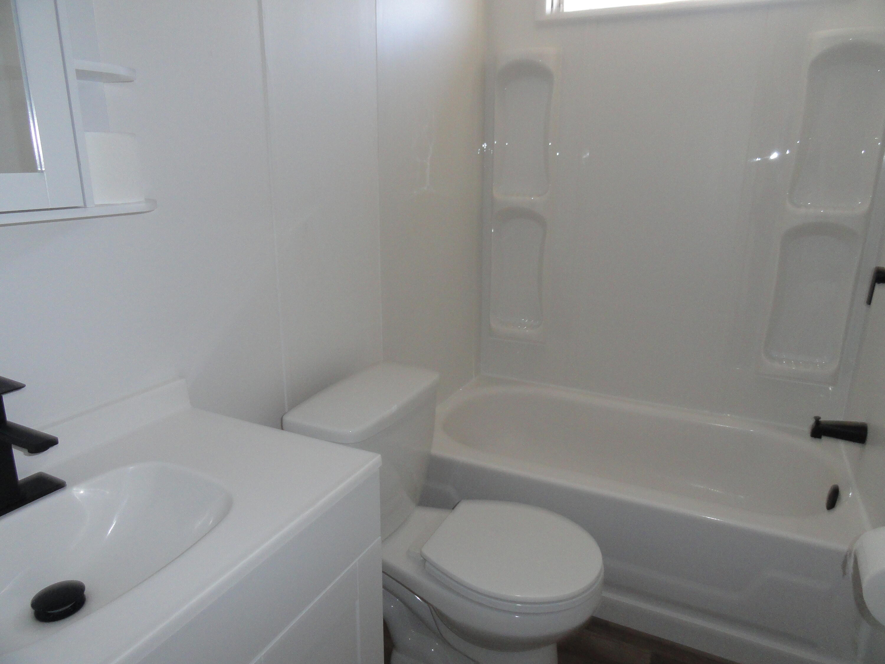 Photo 16 — 468 Diana Drive NE