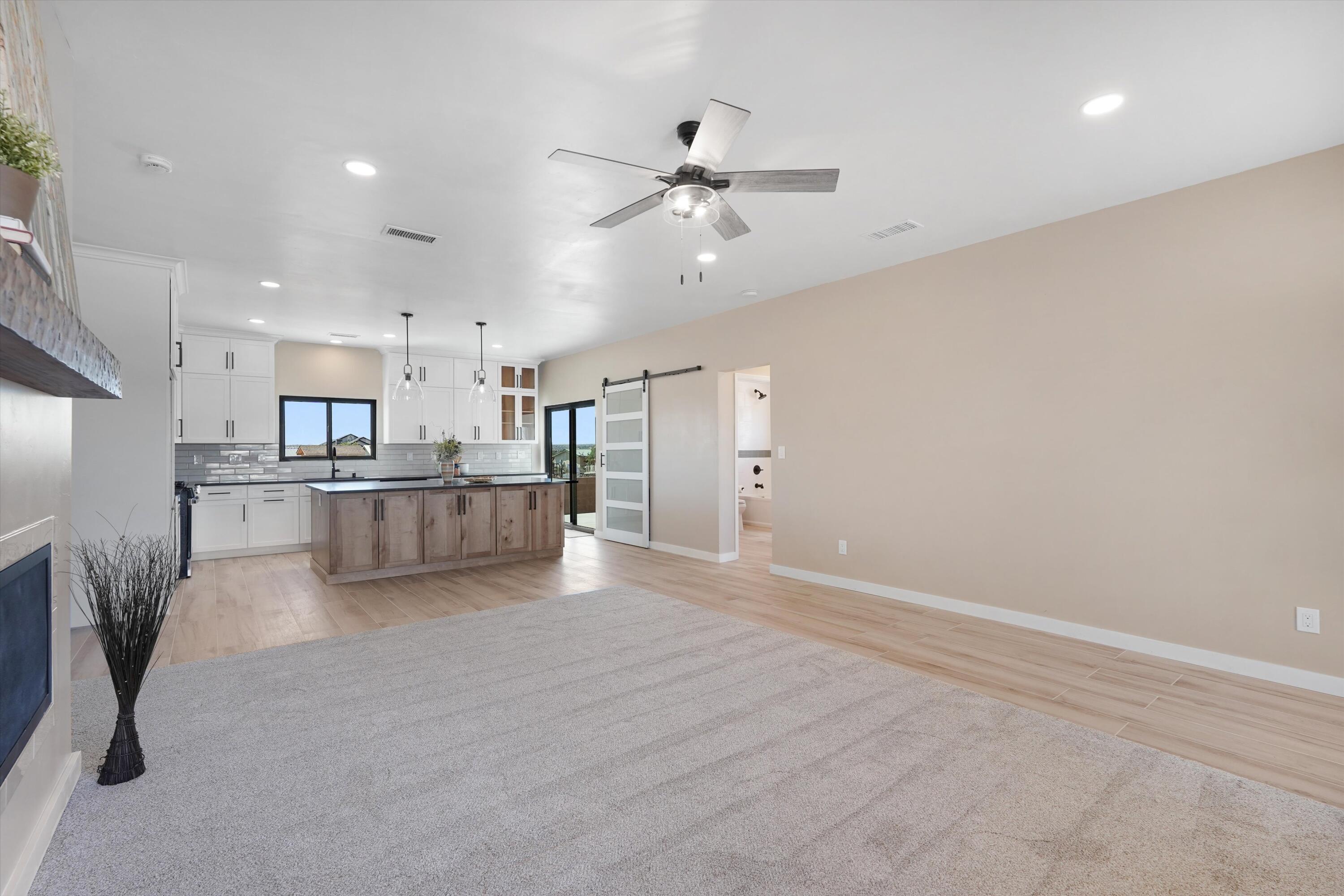 Photo 20 — 609 2nd Street NE