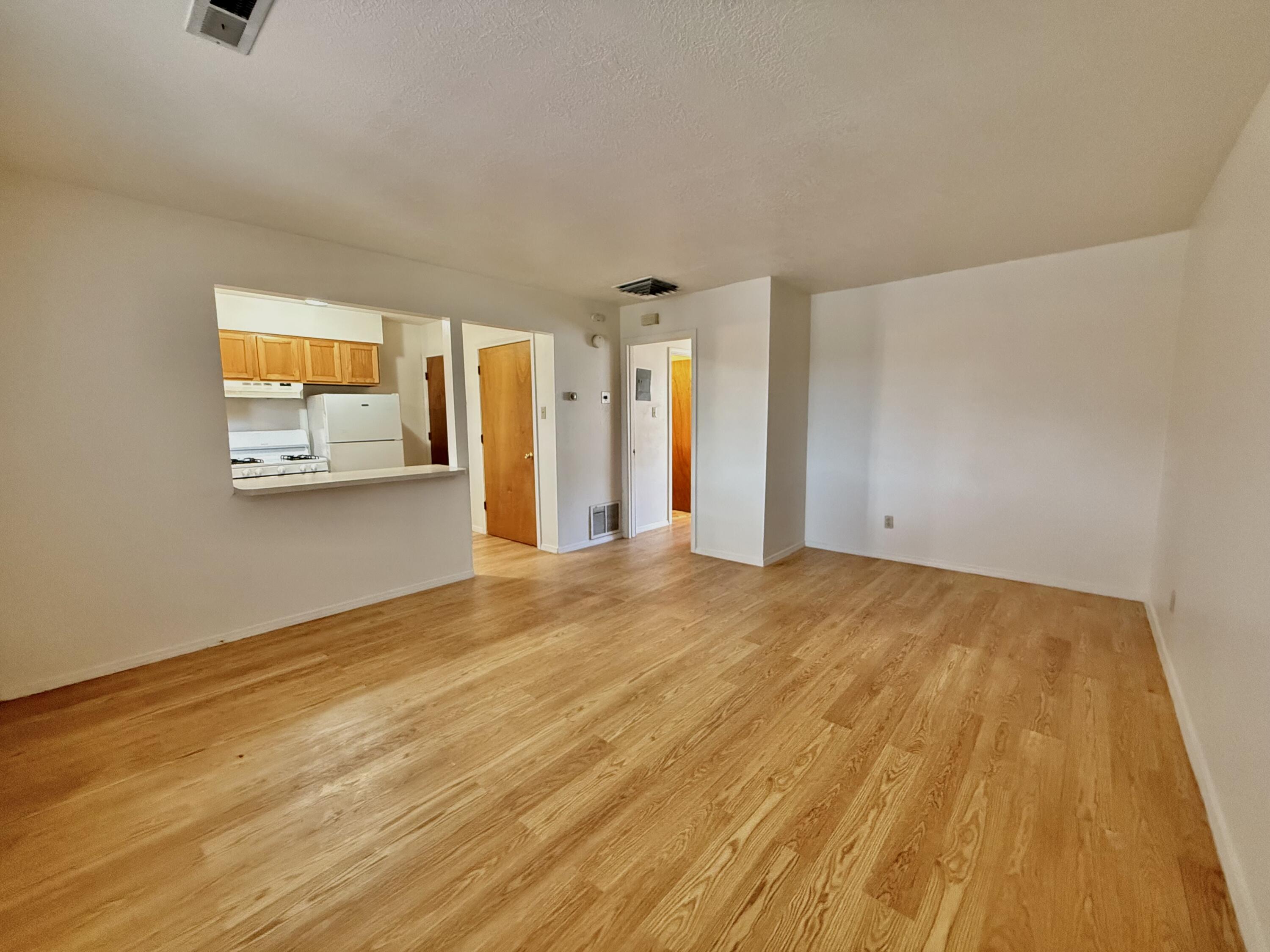 Photo 3 — 1339 San Mateo Boulevard SE