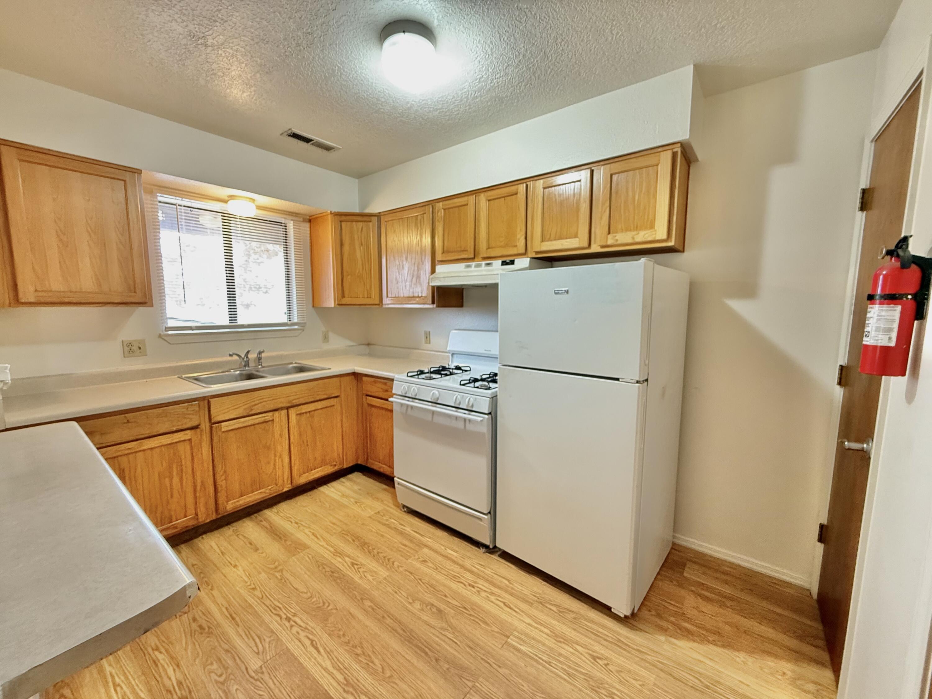 Photo 2 — 1339 San Mateo Boulevard SE
