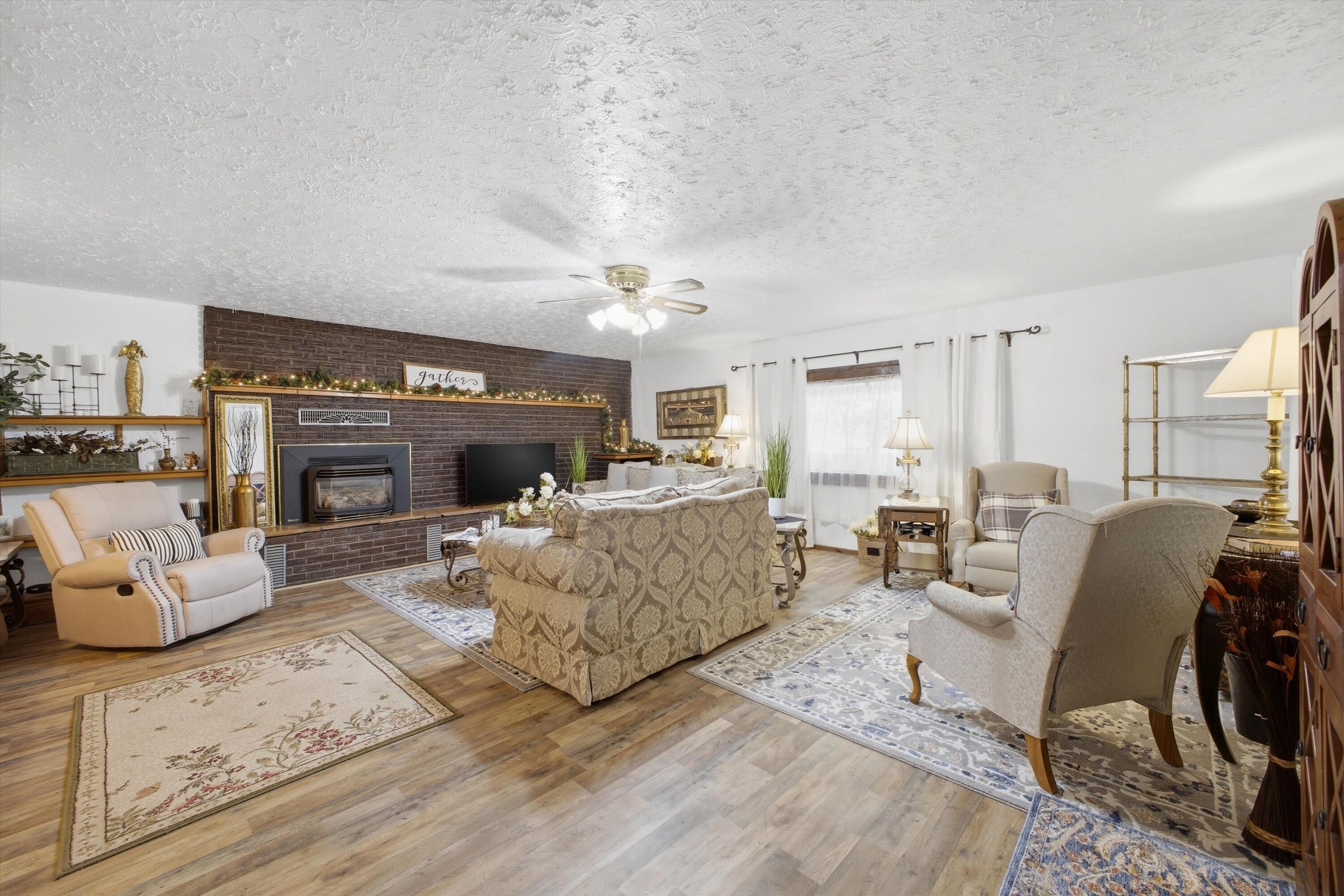 Photo 3 — 116 N Coronado Avenue