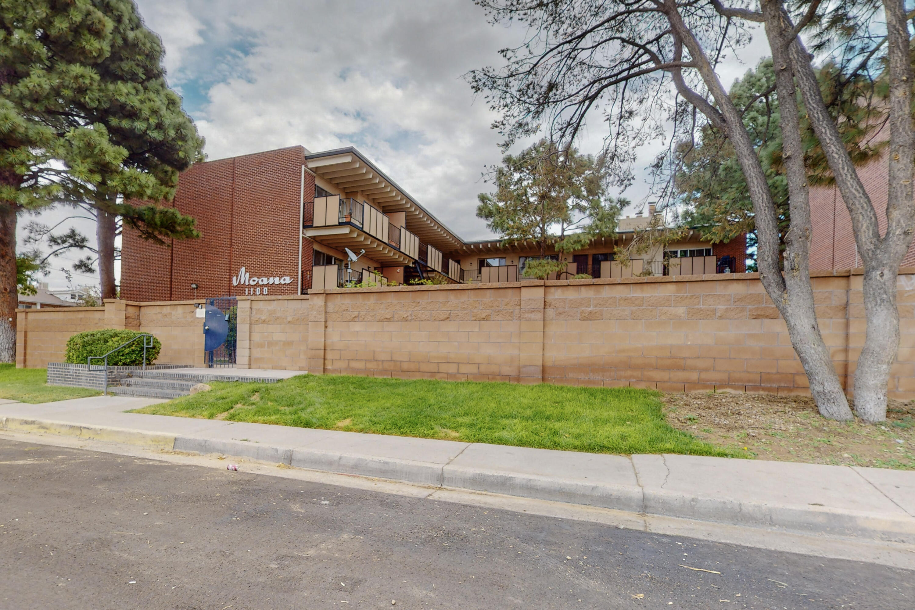 Photo 7 — 1100 Alvarado Drive SE