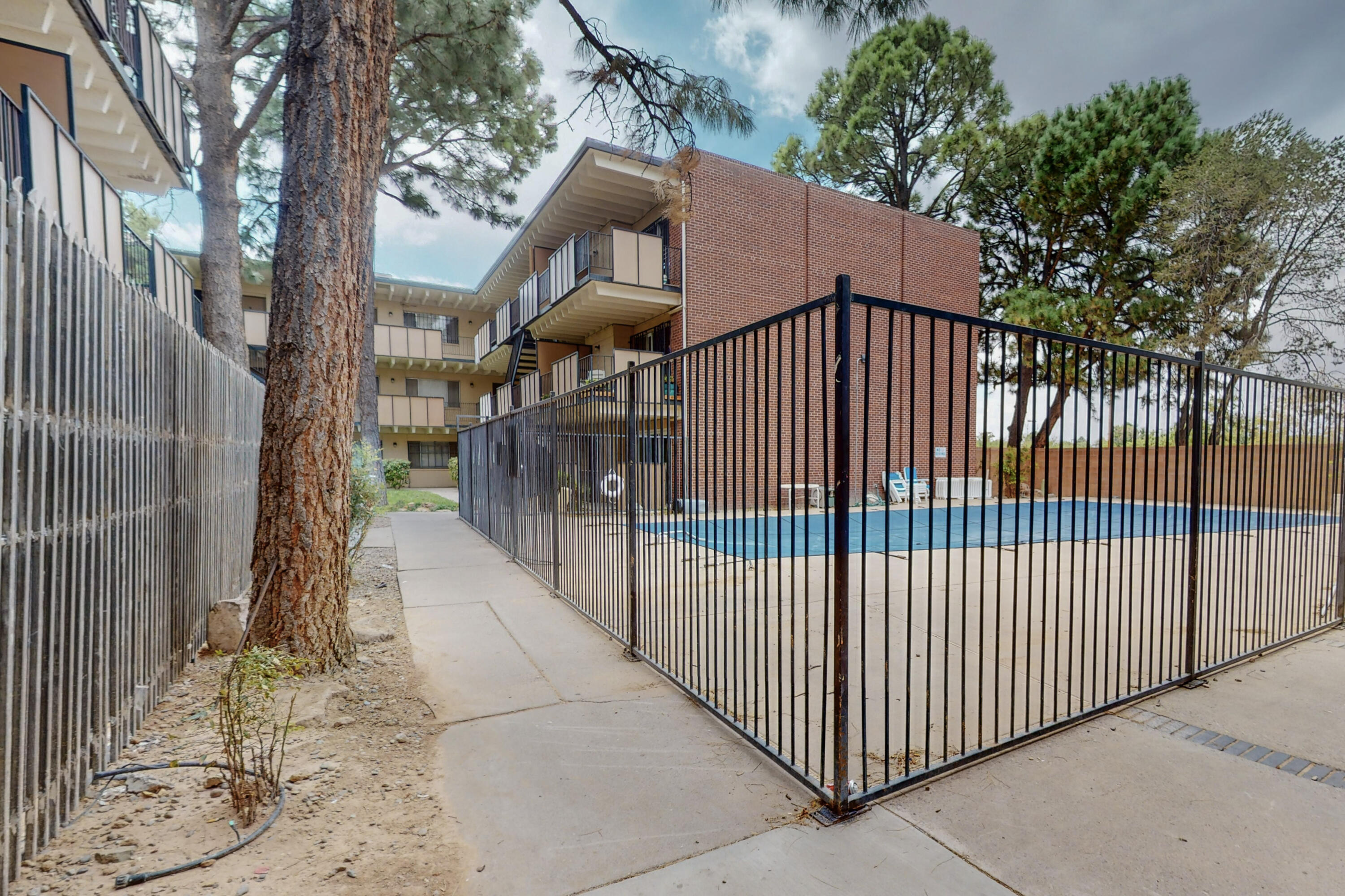 Photo 5 — 1100 Alvarado Drive SE