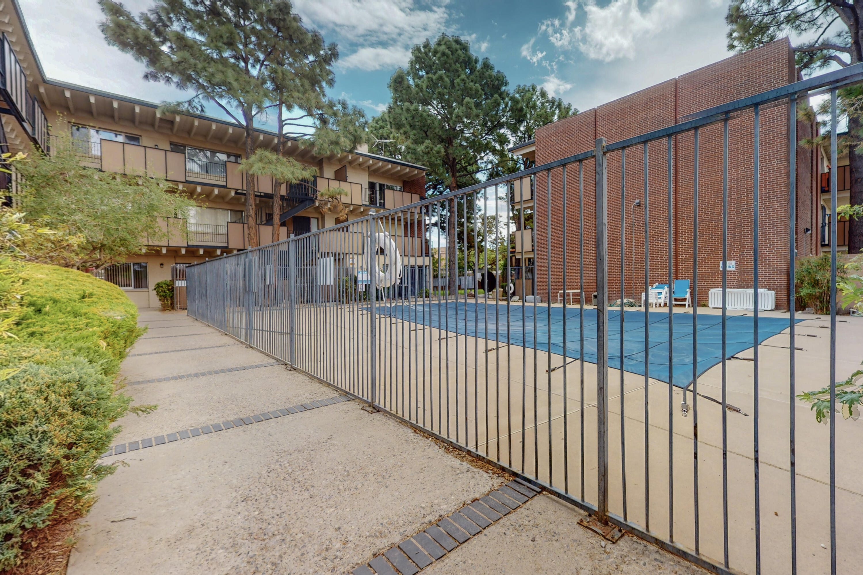 Photo 6 — 1100 Alvarado Drive SE
