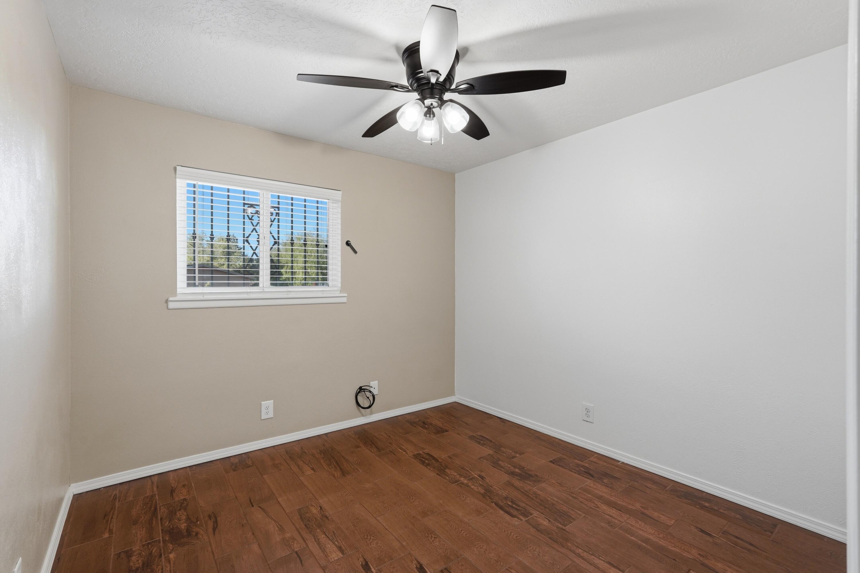 Photo 18 — 11813 San Jacinto Avenue NE
