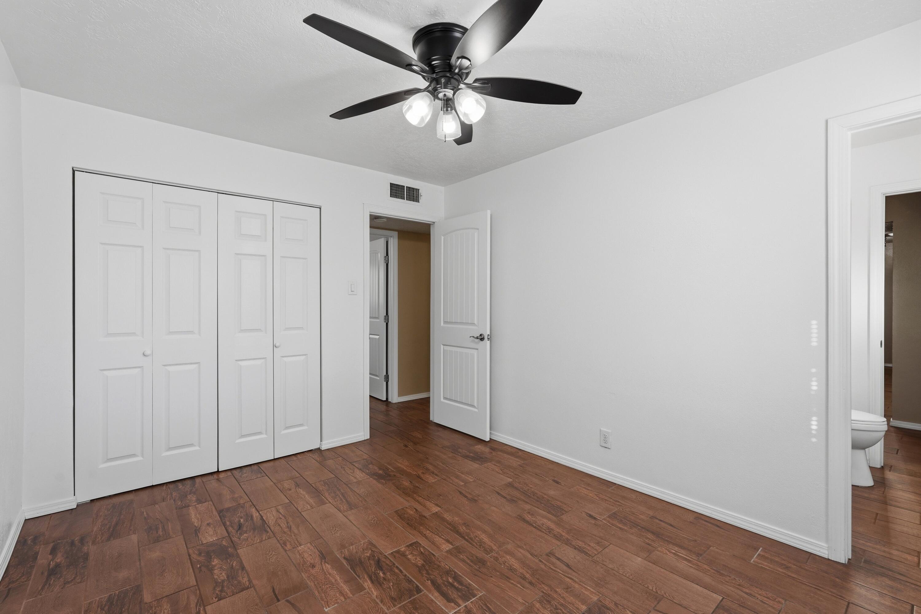 Photo 12 — 11813 San Jacinto Avenue NE