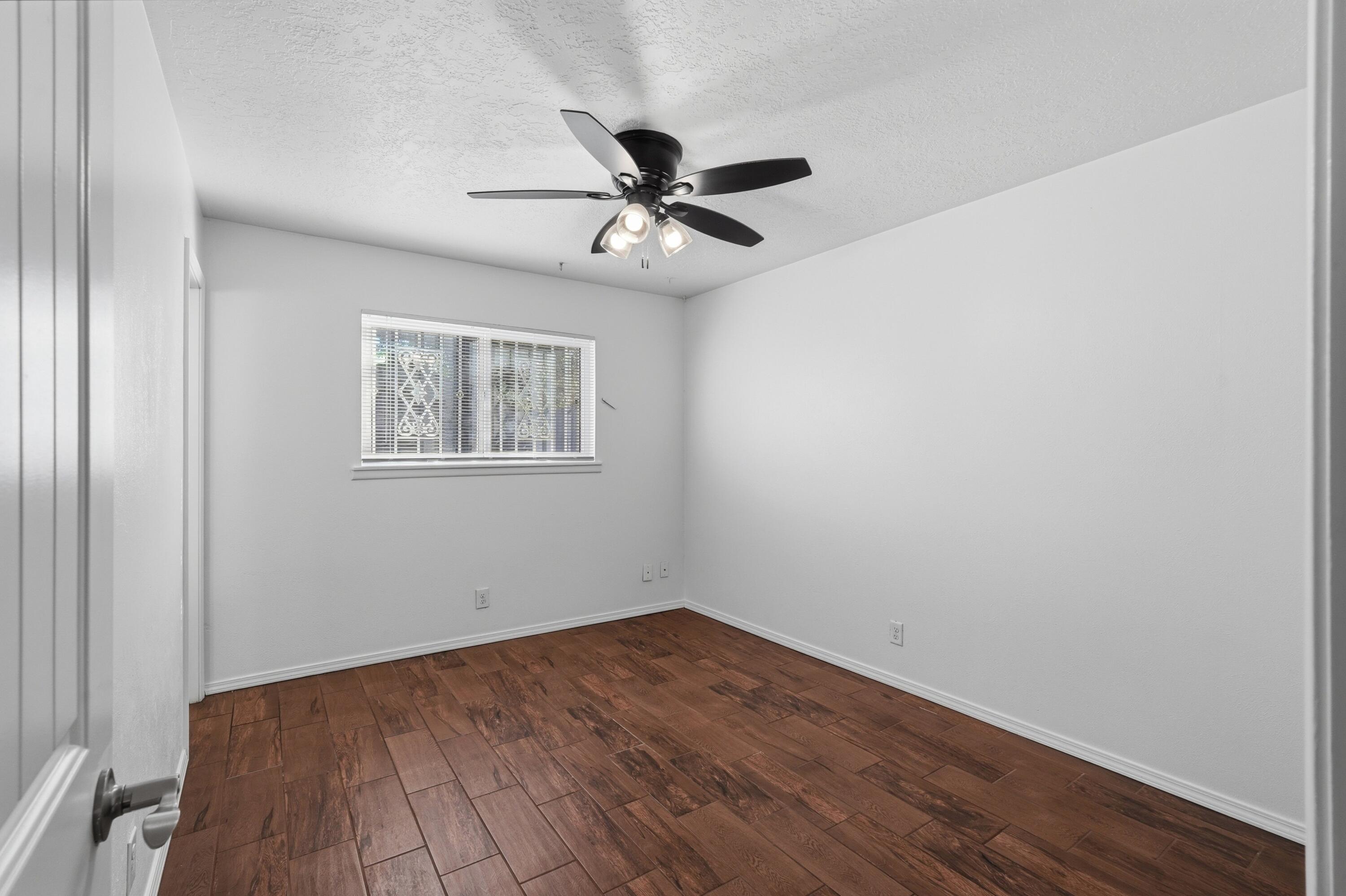 Photo 10 — 11813 San Jacinto Avenue NE