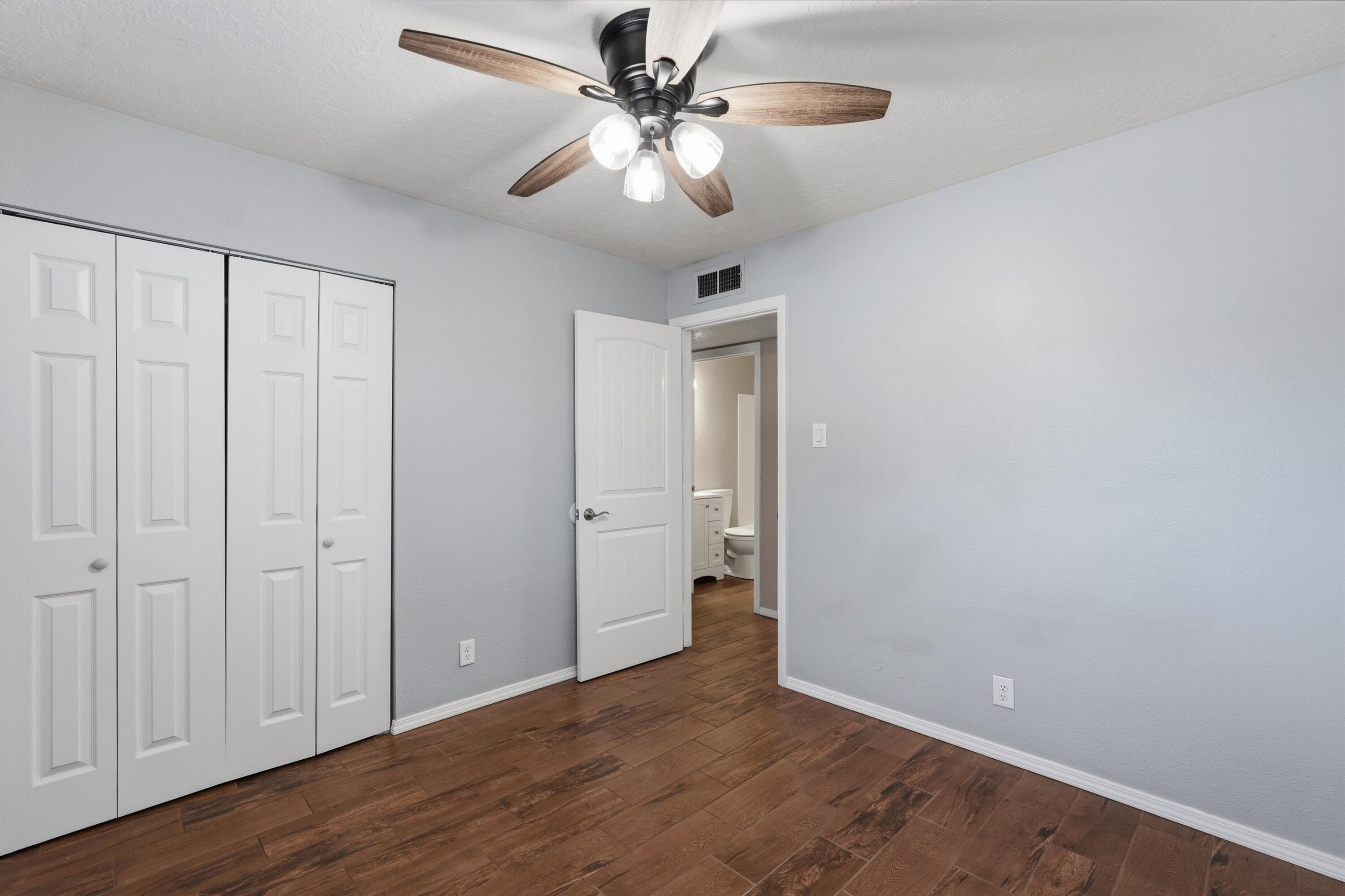 Photo 9 — 11813 San Jacinto Avenue NE