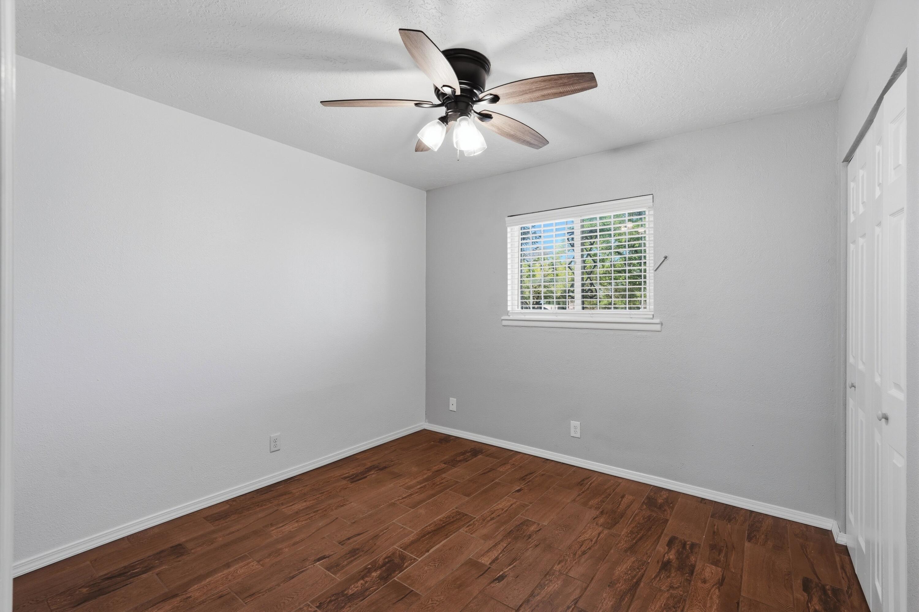 Photo 8 — 11813 San Jacinto Avenue NE