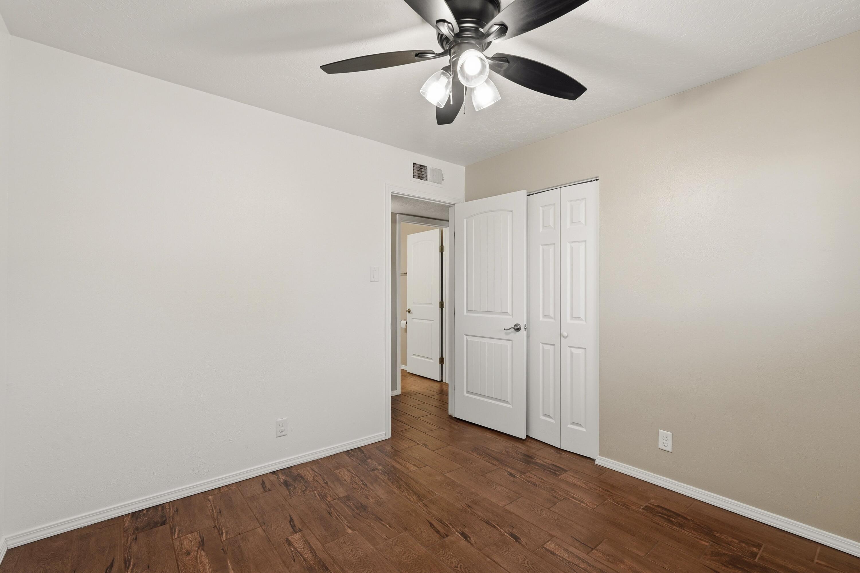 Photo 7 — 11813 San Jacinto Avenue NE