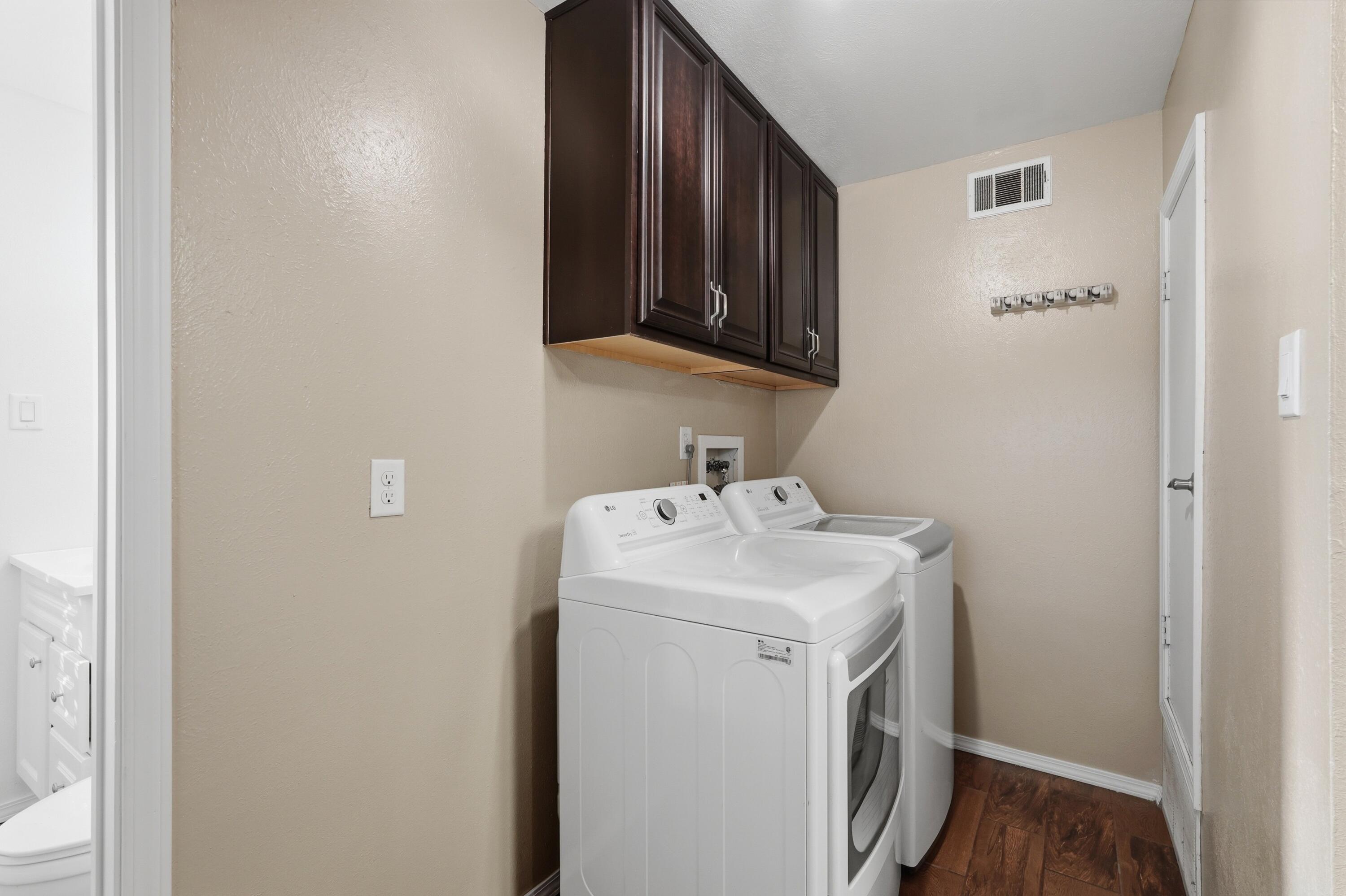 Photo 5 — 11813 San Jacinto Avenue NE