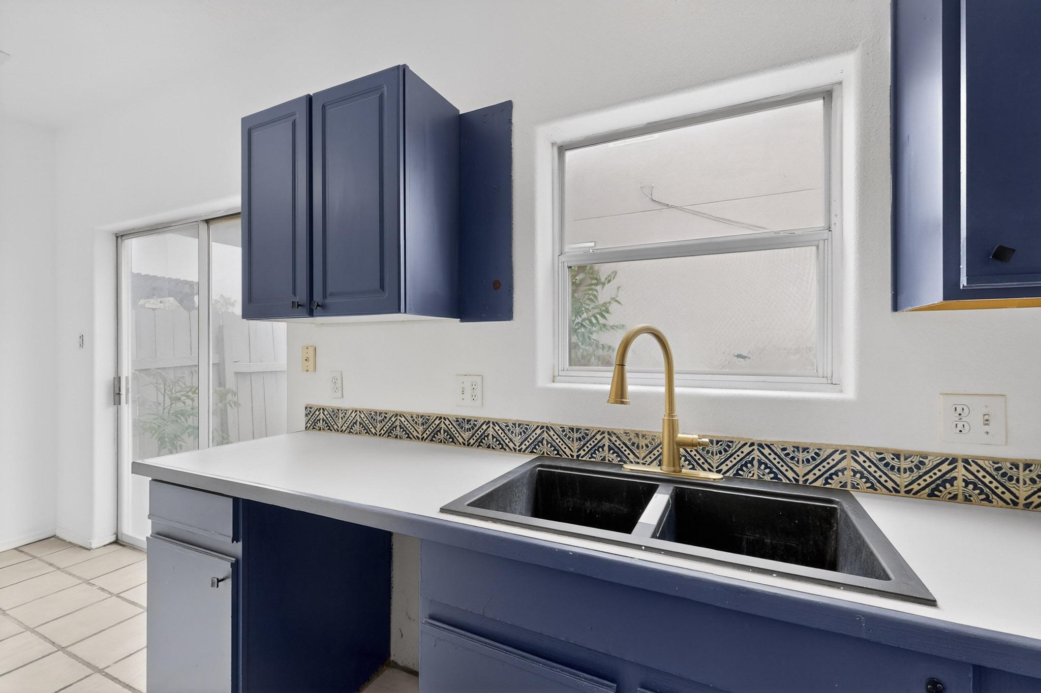 Photo 20 — 615 Menaul Boulevard NW UNIT J