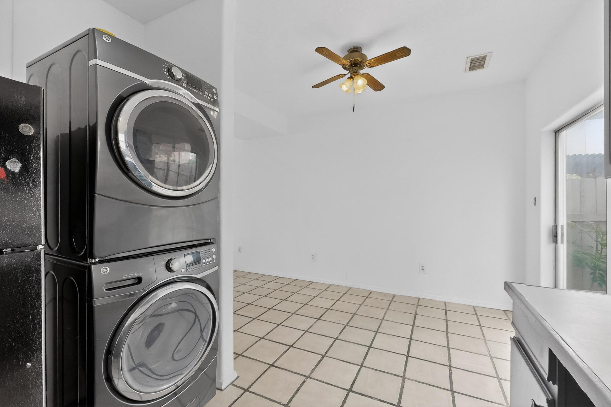 Photo 18 — 615 Menaul Boulevard NW UNIT J